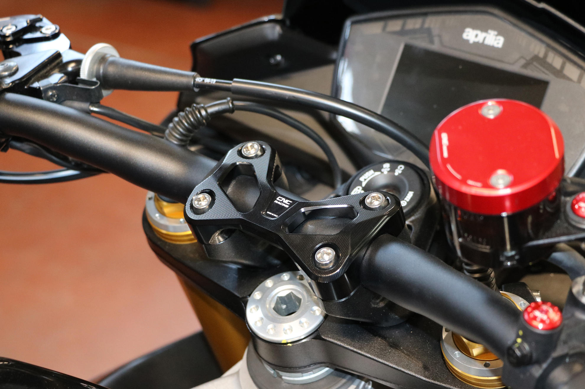 RISER MANUBRIO NERO CNC RACING APRILIA TUONO V4 1100 RR 2017-20