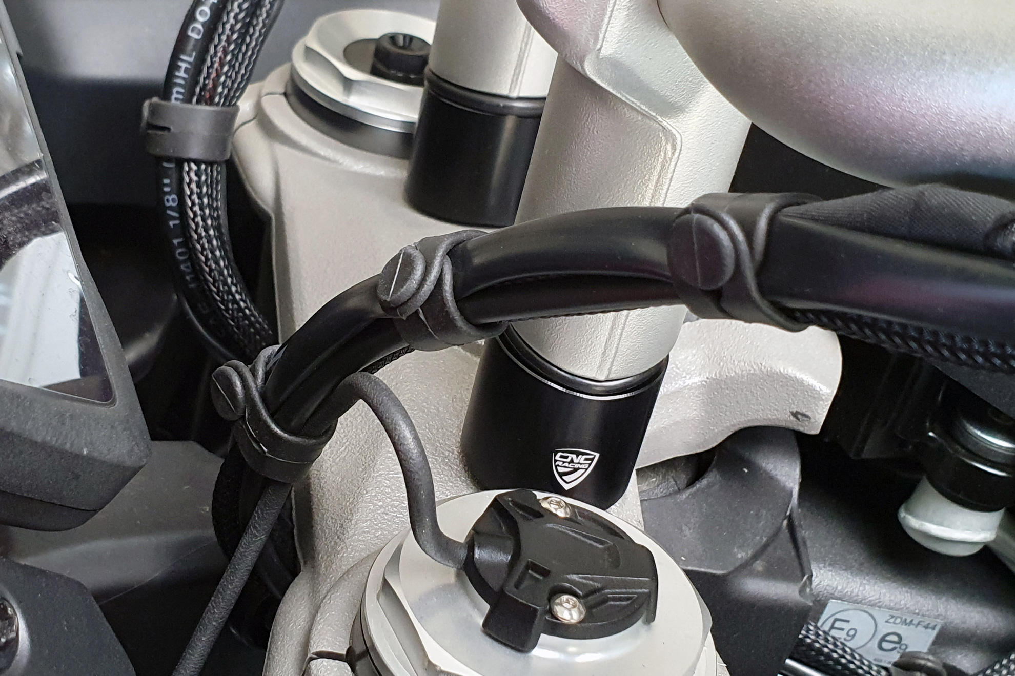 ALZAMANUBRIO 30MM PER RISER OEM NERO CNC RACING DUCATI MULTISTRADA V4 RALLY