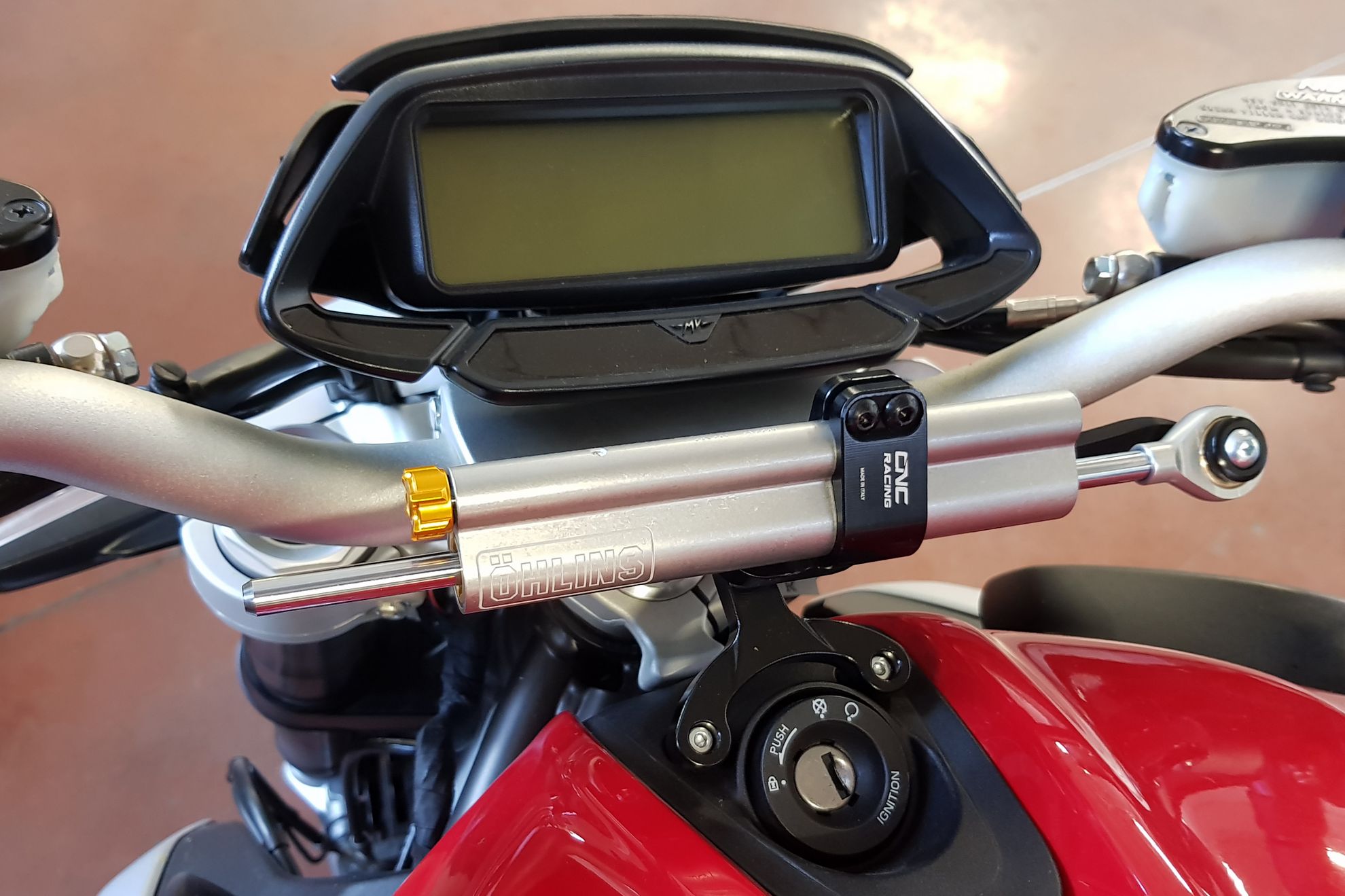 SUPPORTO AMMORTIZZATORE STERZO NERO CNC RACING MV AGUSTA BRUTALE 800 2016-19