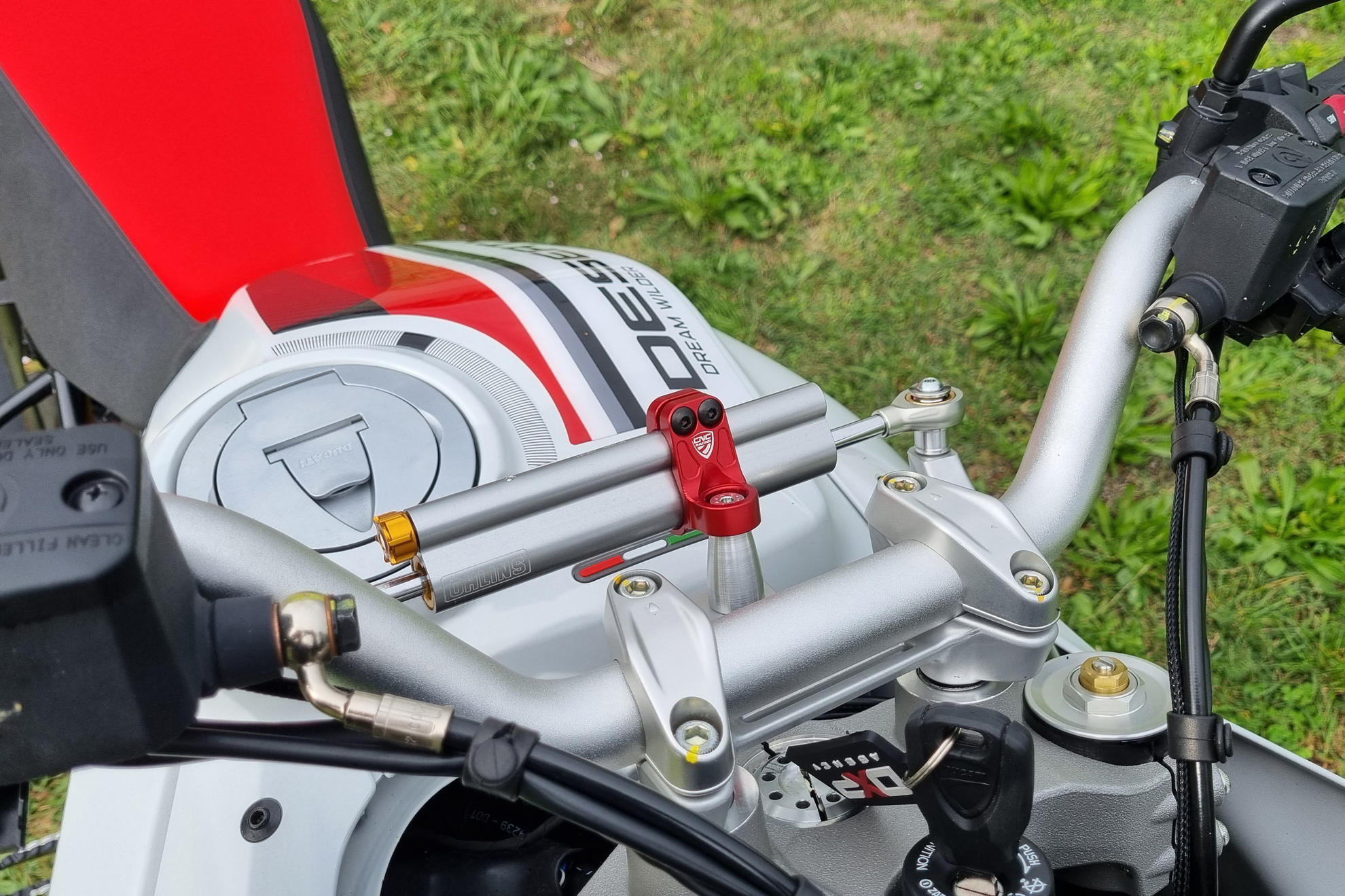 MORSETTO VERTICALE PER AMMORTIZZATORE DI STERZO OHLINS NERO CNC RACING