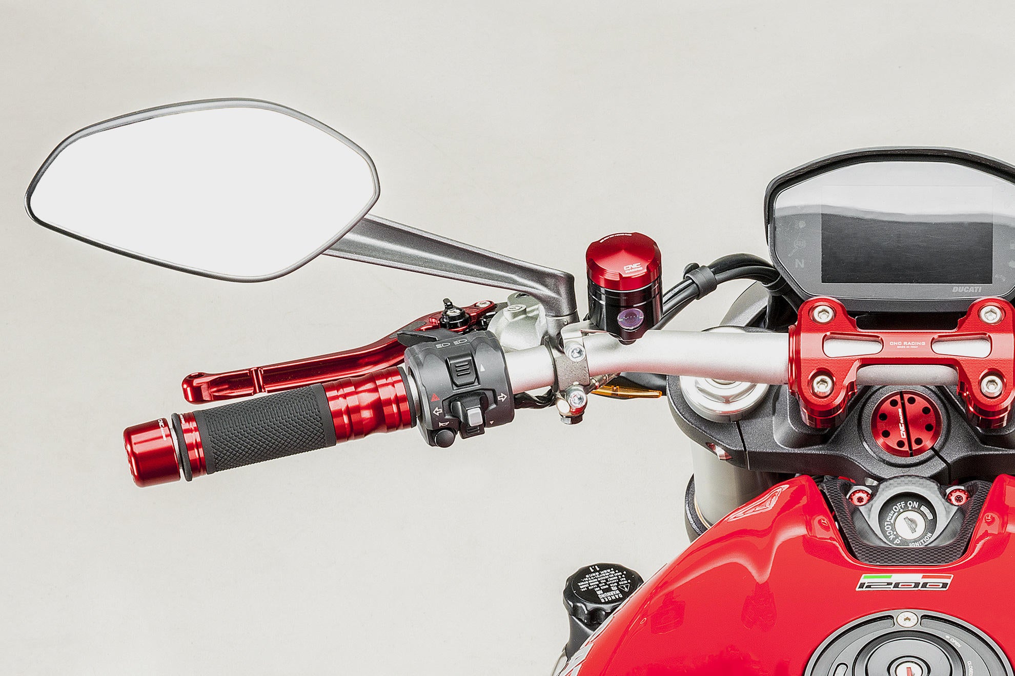 STAFFA MONTAGGIO SERBATOI FLUIDO 90° ORIZONTALE CNC RACING