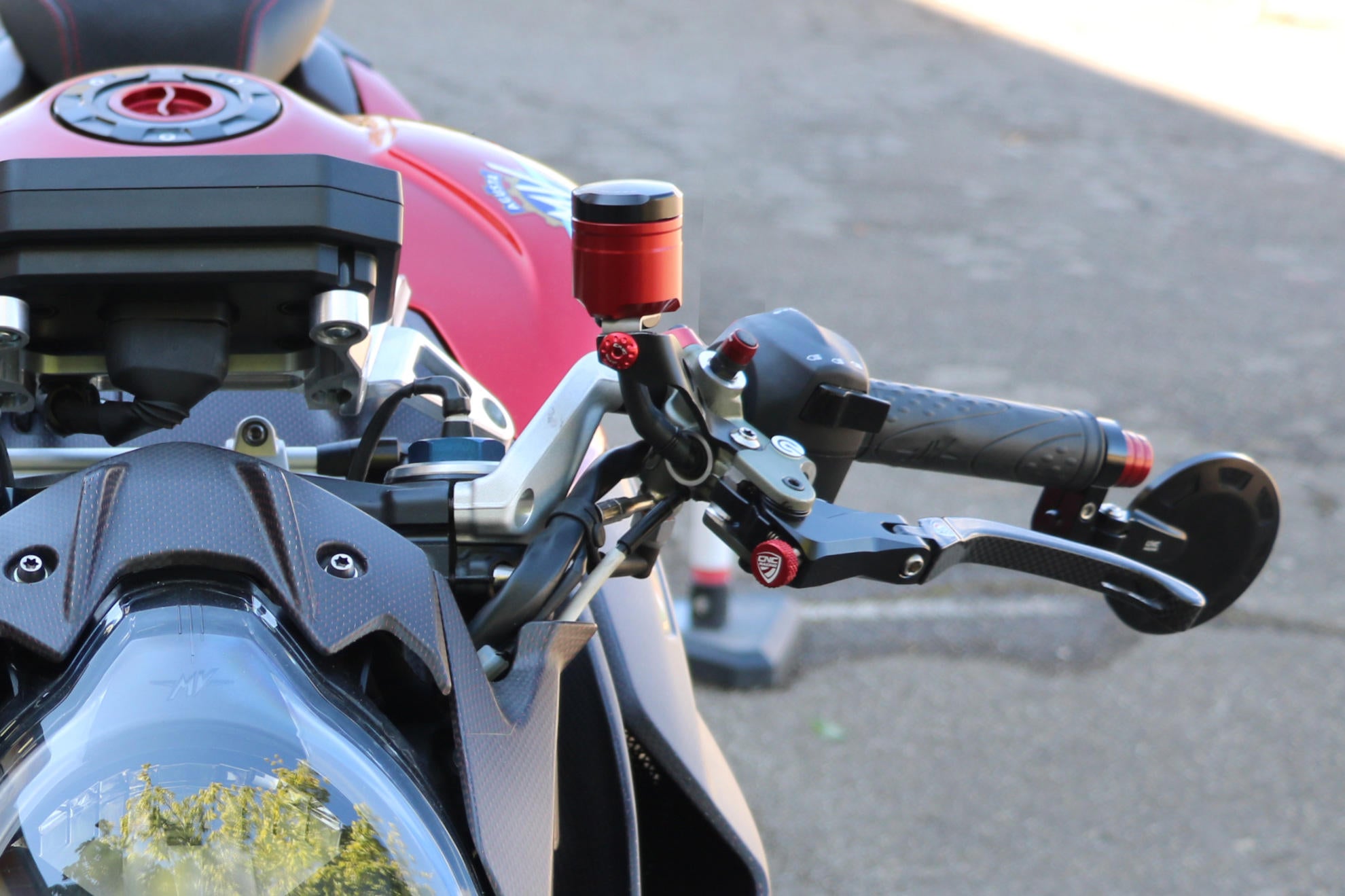 STAFFA MONTAGGIO SERBATOI FLUIDO 90° VERTICALE CNC RACING