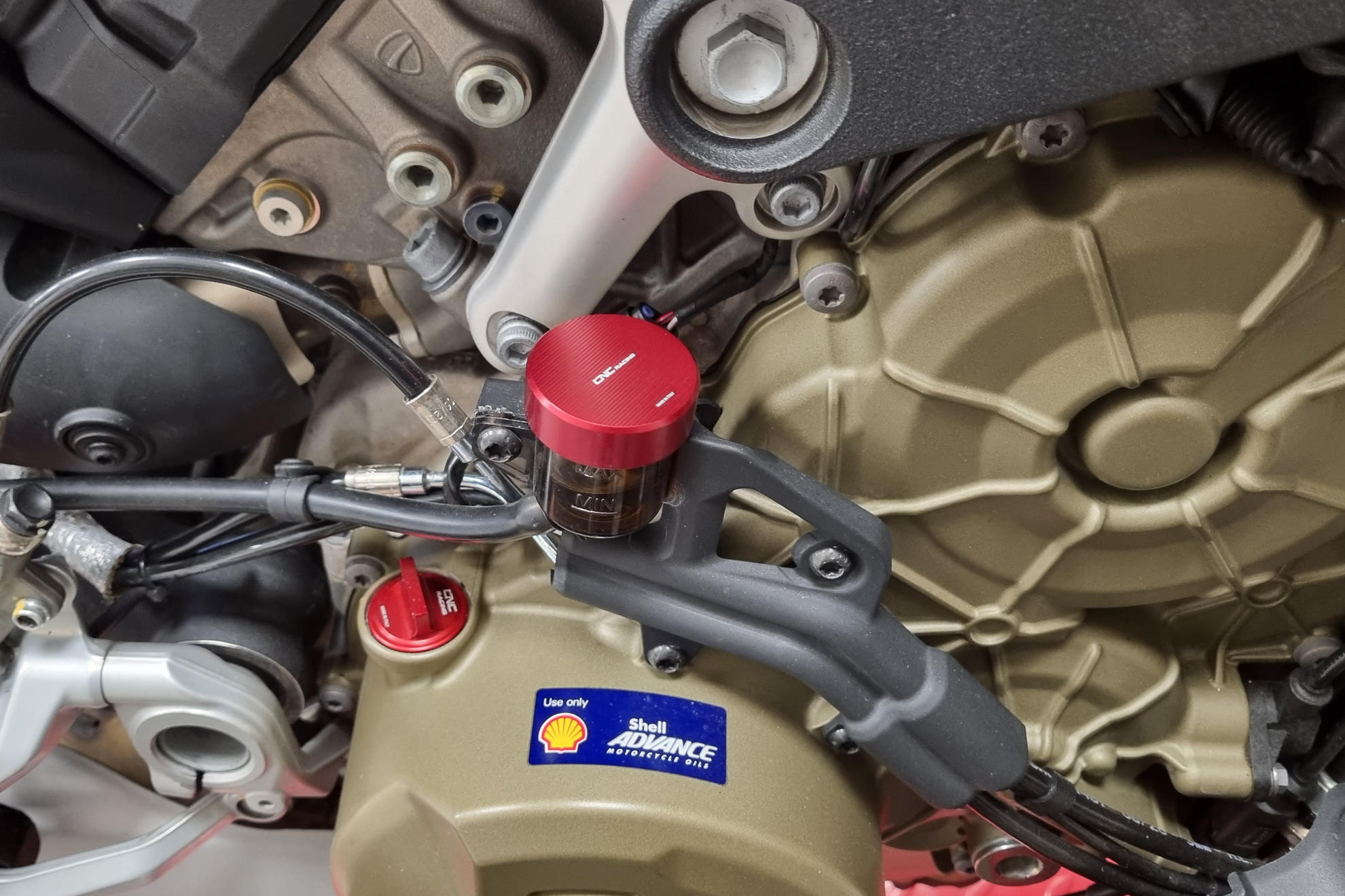 TAPPO CARICO OLIO CORSE 20X2,5 NERO CNC RACING DUCATI HYPERSTRADA 939