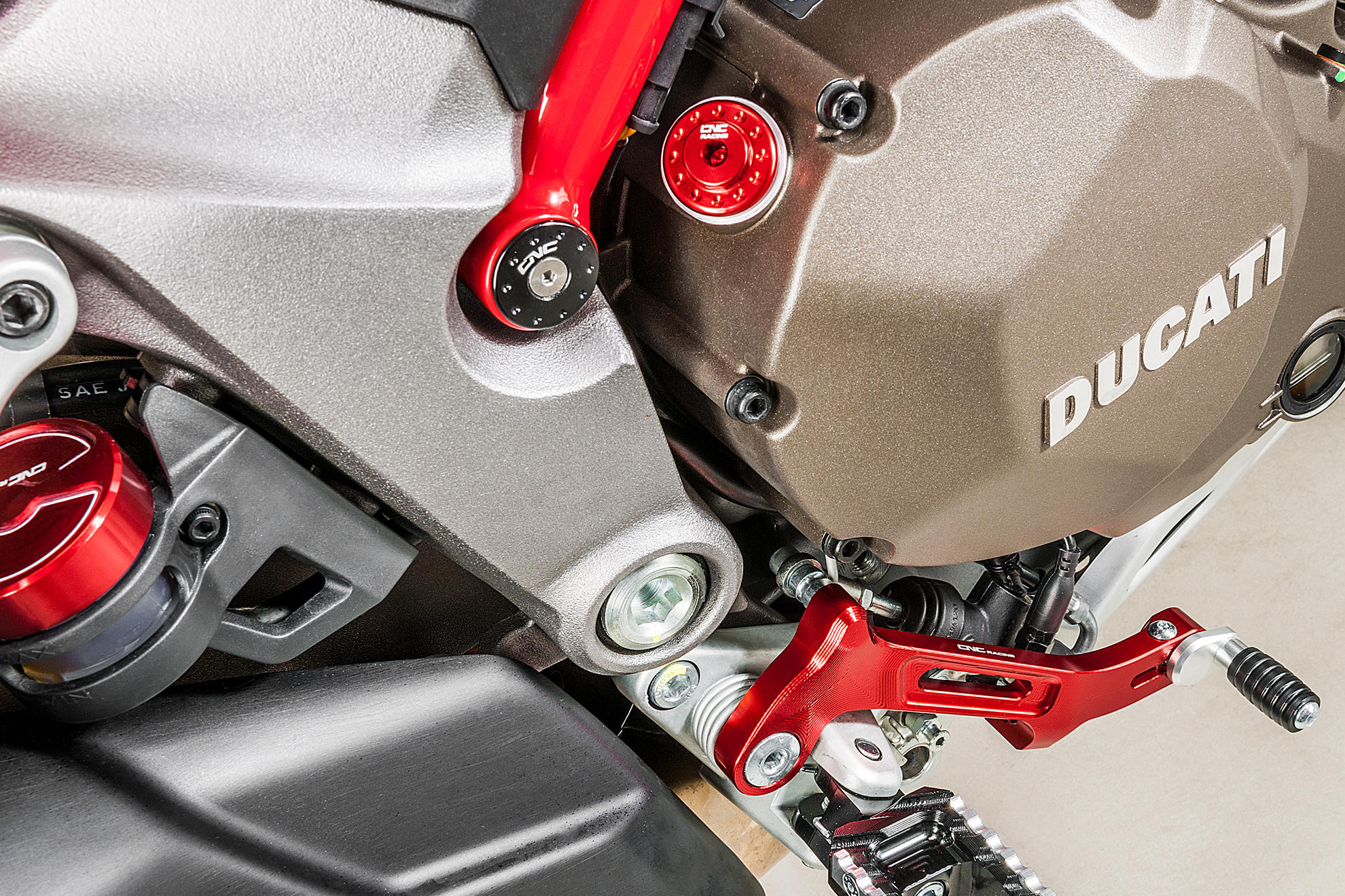 TAPPO CARICO OLIO EXAGON 20X2,5 NERO CNC RACING DUCATI MULTISTRADA V4 PIKES PEAK