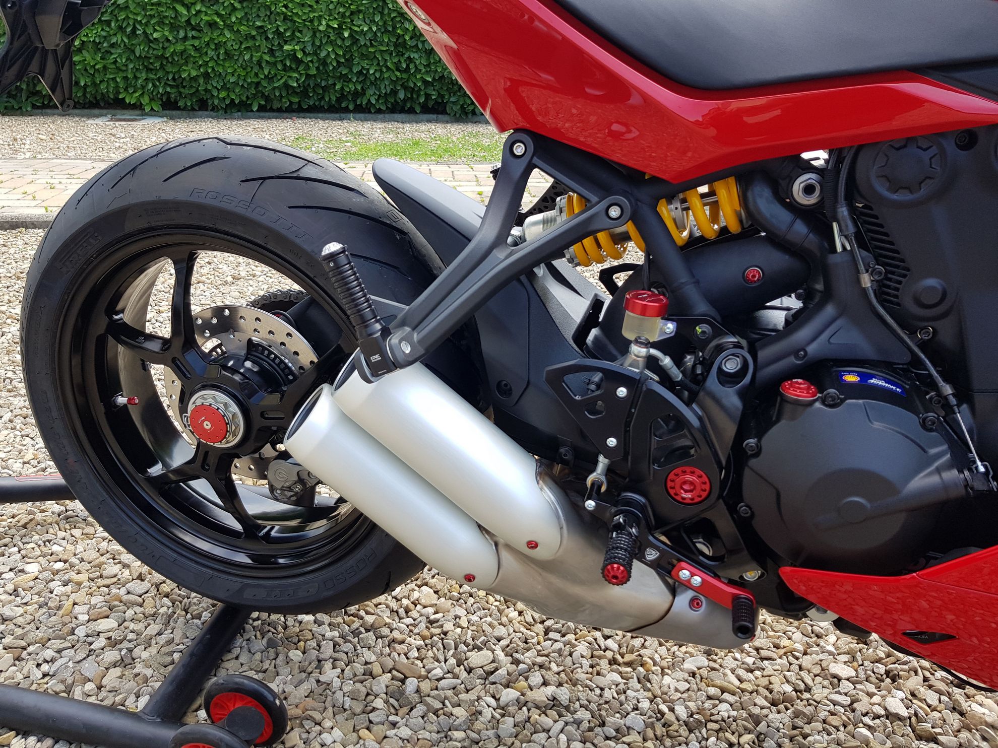 TAPPO DADO RUOTA POSTERIORE DESTRO CNC RACING DUCATI 1198 S