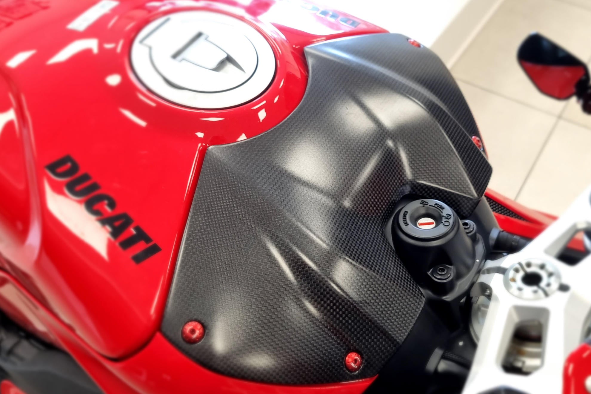 COVER SERBATOIO CARBURANTE CARBONIO CNC RACING DUCATI PANIGALE V4 2022-24