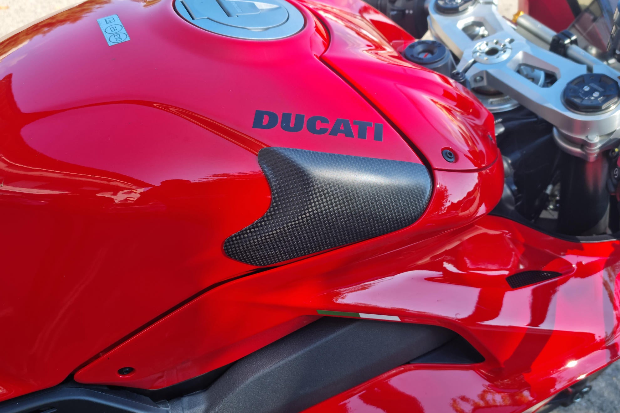 PROTEZIONI SERBATOIO CARBON/KEVLAR CNC RACING DUCATI PANIGALE V4 R 2023-24