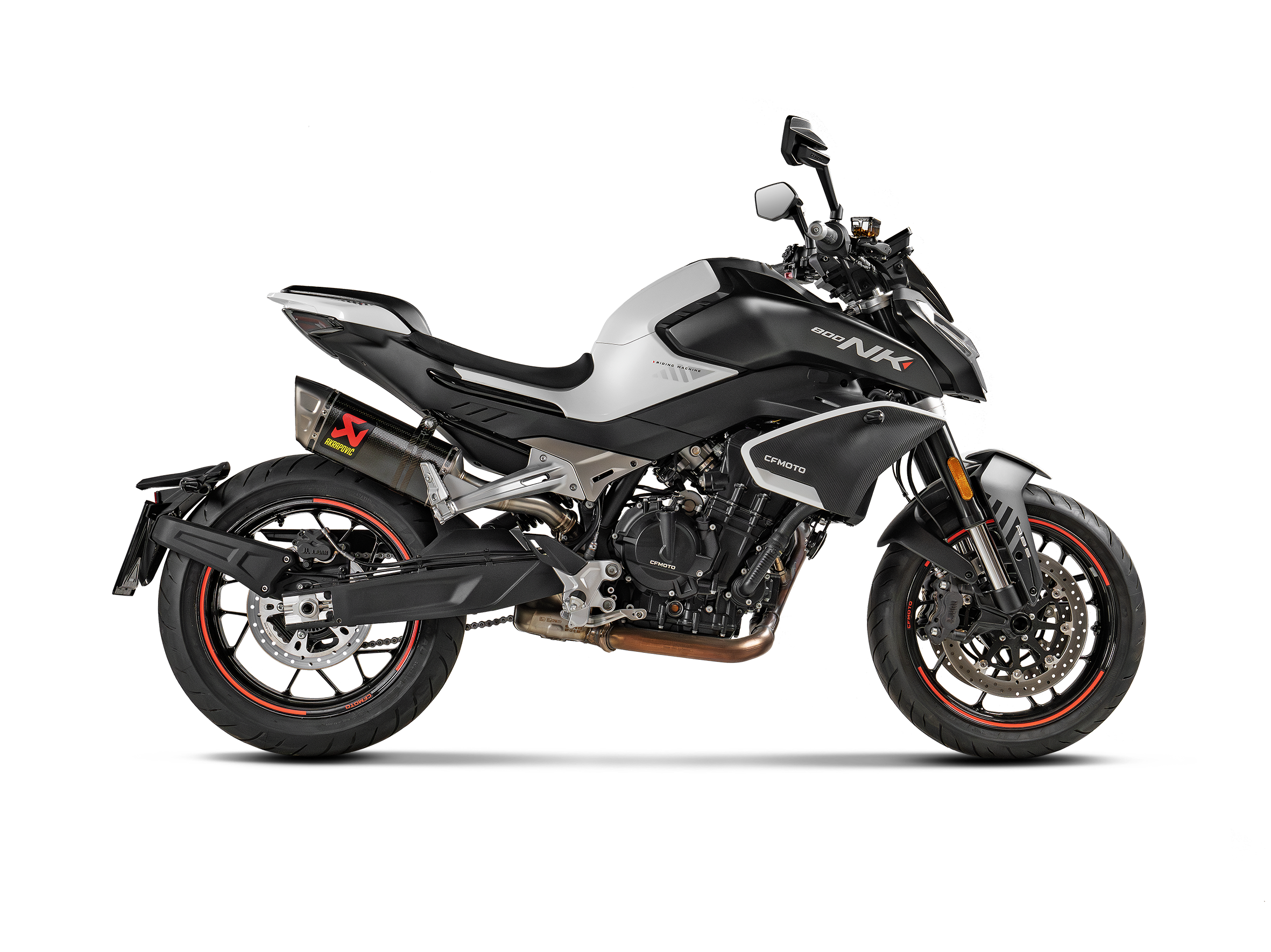 AKRAPOVIC TERMINALE CARBONIO OMOLOGATO CFMOTO 800NK 2025-26 - AKRAPOVIC immagine 2