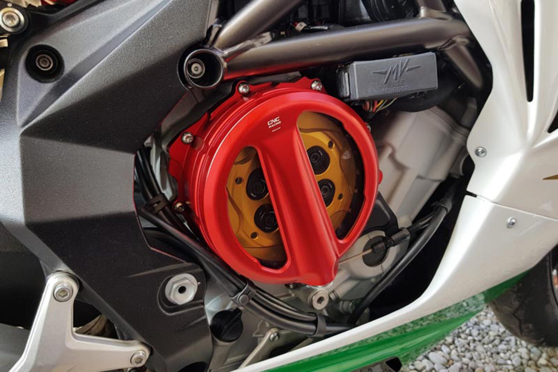 CARTER FRIZIONE TRASPARENTE COMANDO A FILO ROSSO CNC RACING MV AGUSTA BRUTALE 675