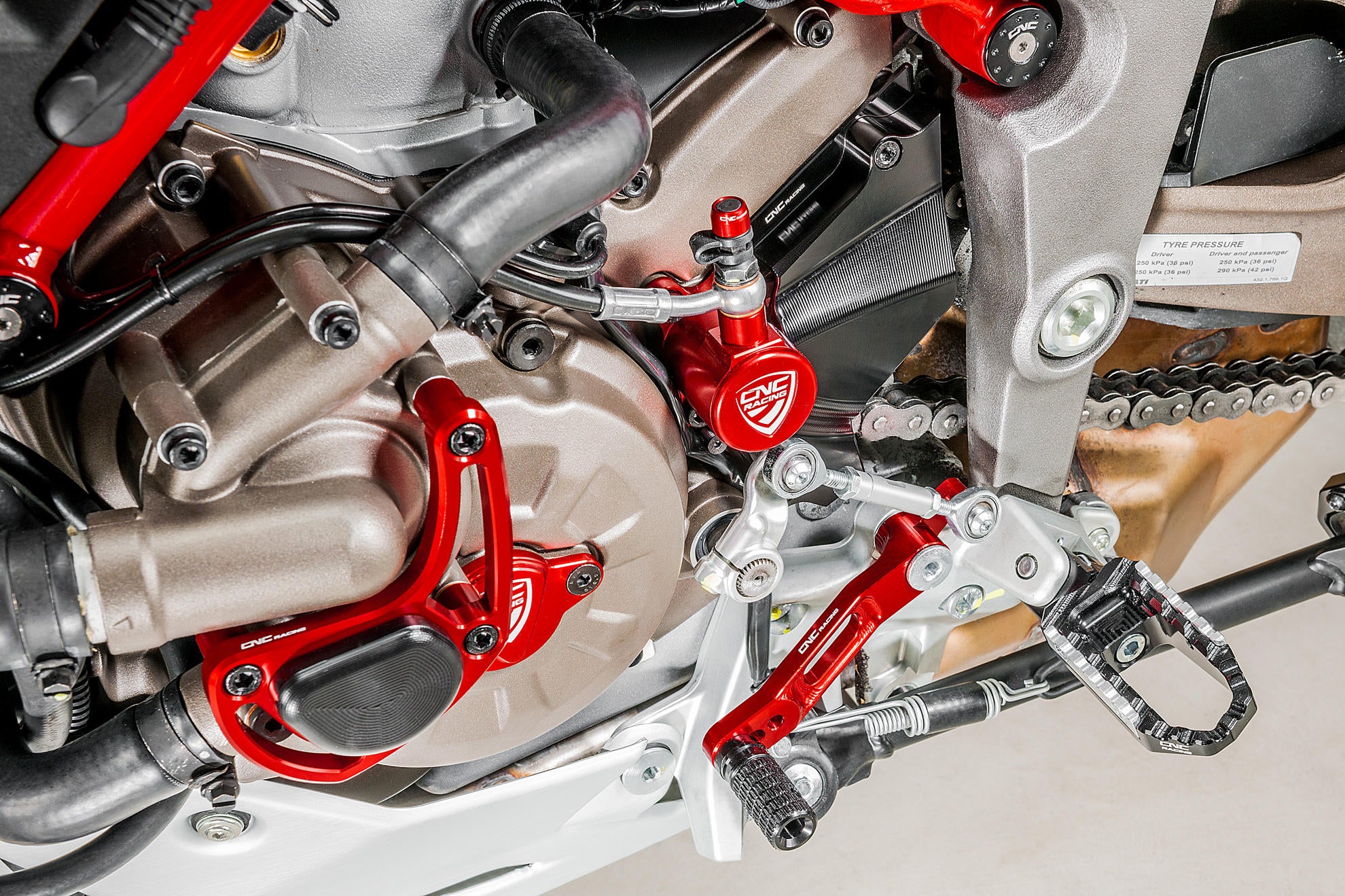Water pump protection CNC RACING DUCATI MULTISTRADA 1200 / S 2015 - 17
