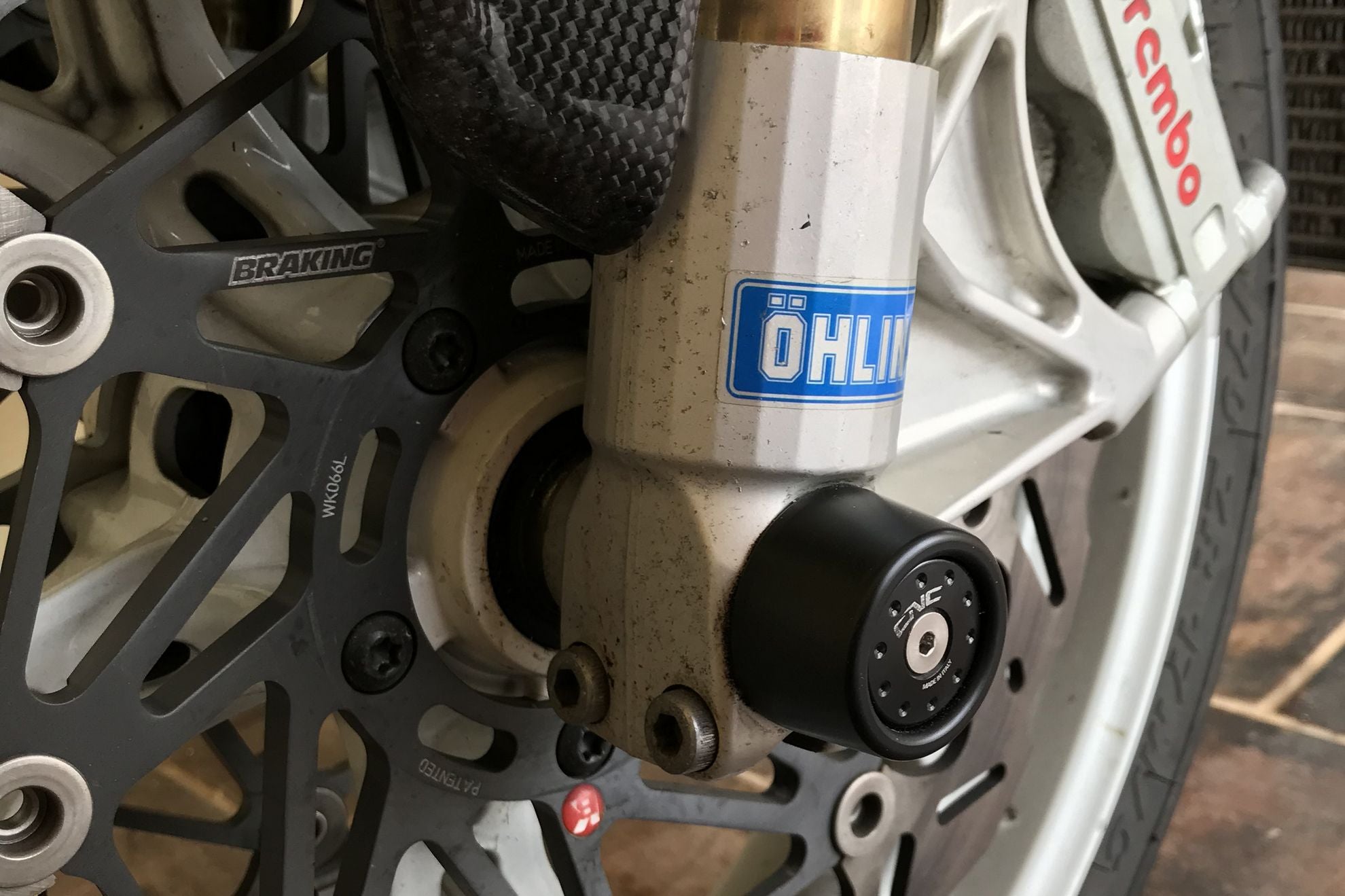 FRONT WHEEL PROTECTORS CNC RACING DUCATI MONSTER S4RS 2006 - 08