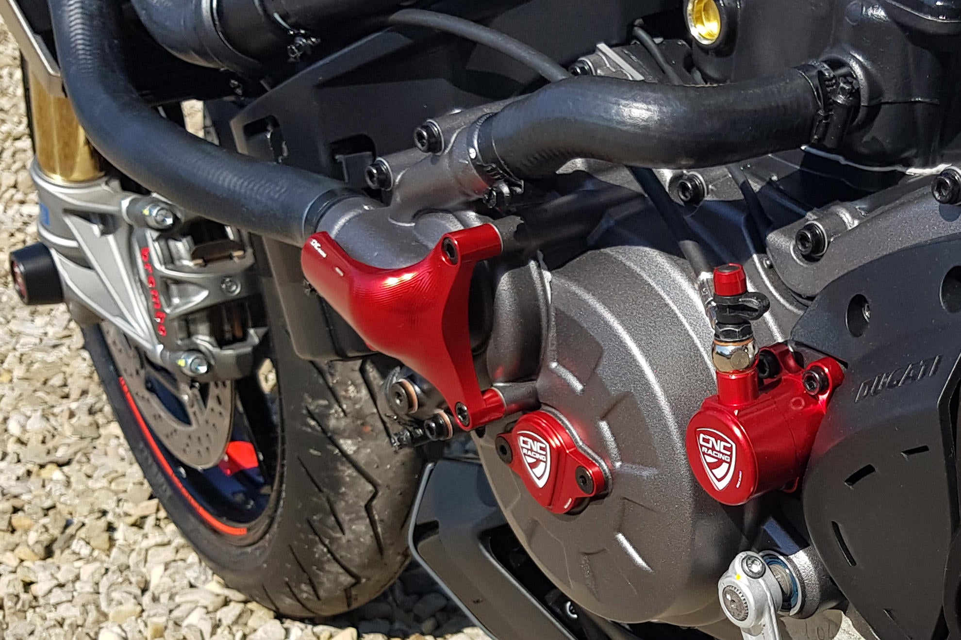 WATER PUMP GUARD CNC RACING DUCATI HYPERMOTARD 950 / SP