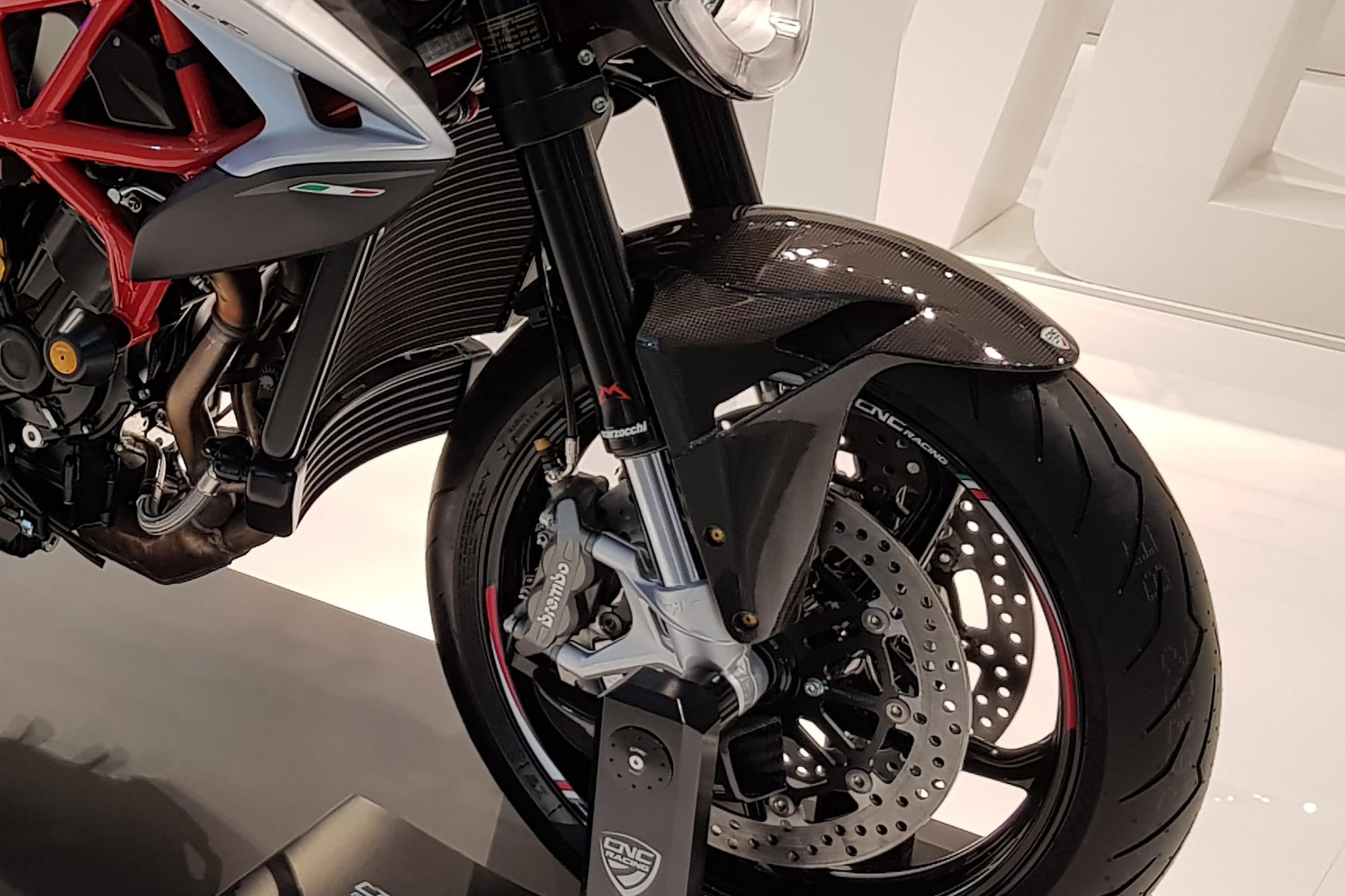 FRONT FENDER GLOSSY CARBON CNC RACING MV AGUSTA BRUTALE 800 ROSSO