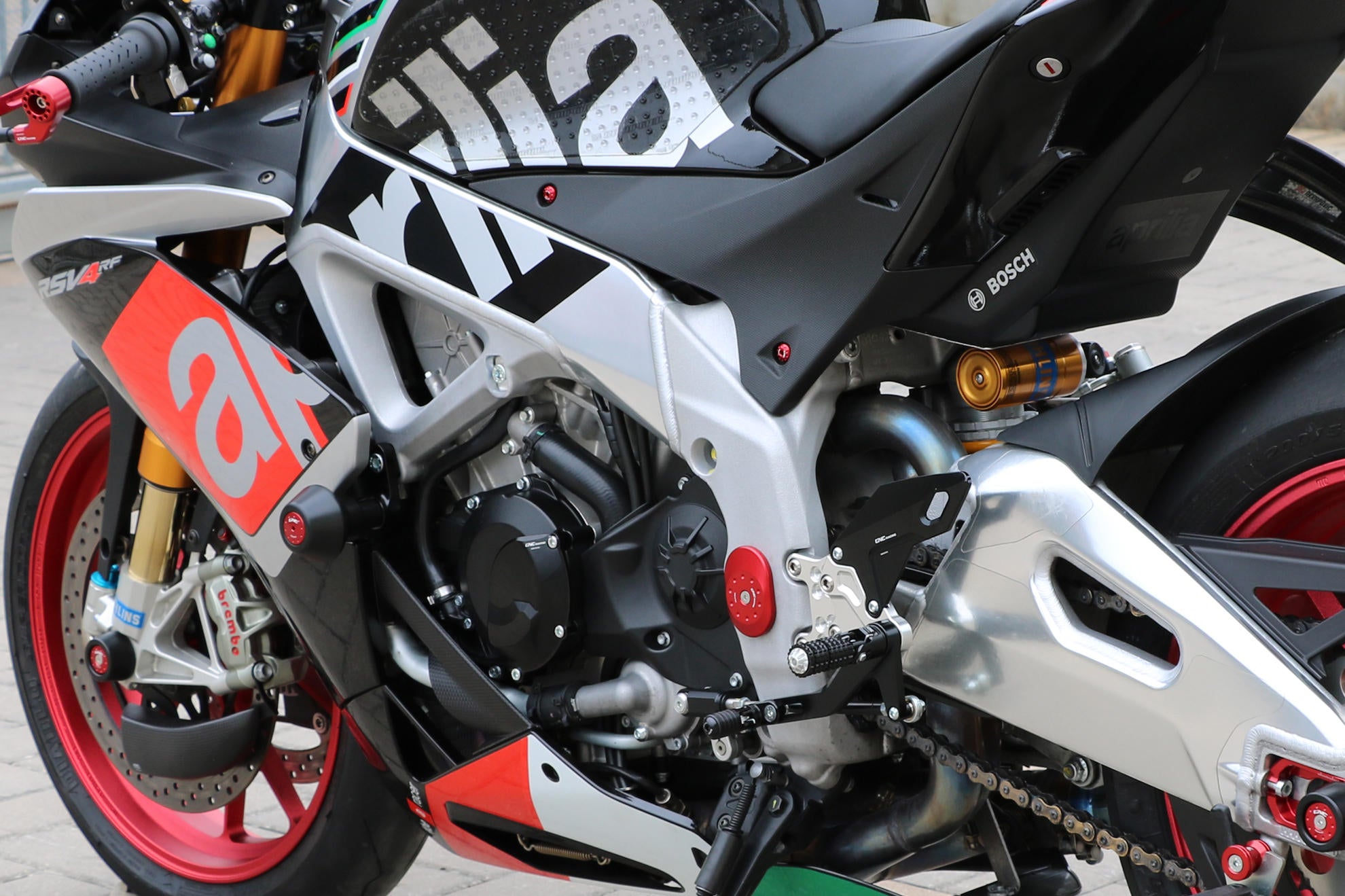 FRAME CRASH PROTECTIONS CNC RACING APRILIA RSV4 RR 2015 - 18