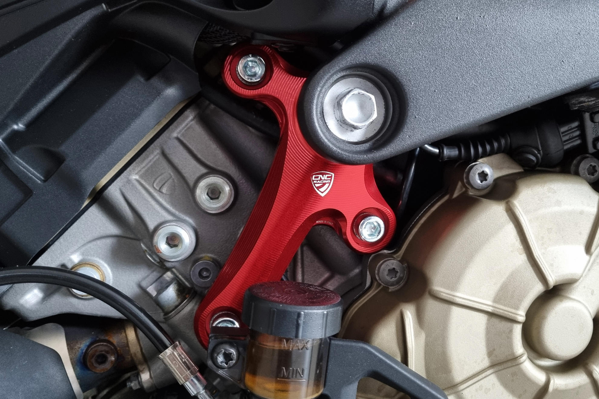 RIGHT ENGINE HOLDER CNC RACING DUCATI PANIGALE V4 - S - R 2018 - 2023
