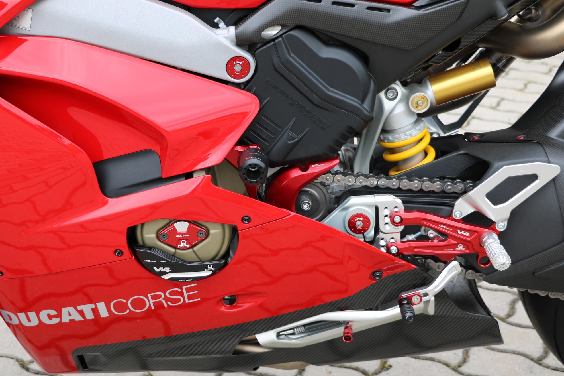 FRAME CRASH PROTECTIONS CNC RACING DUCATI PANIGALE V4 / S
