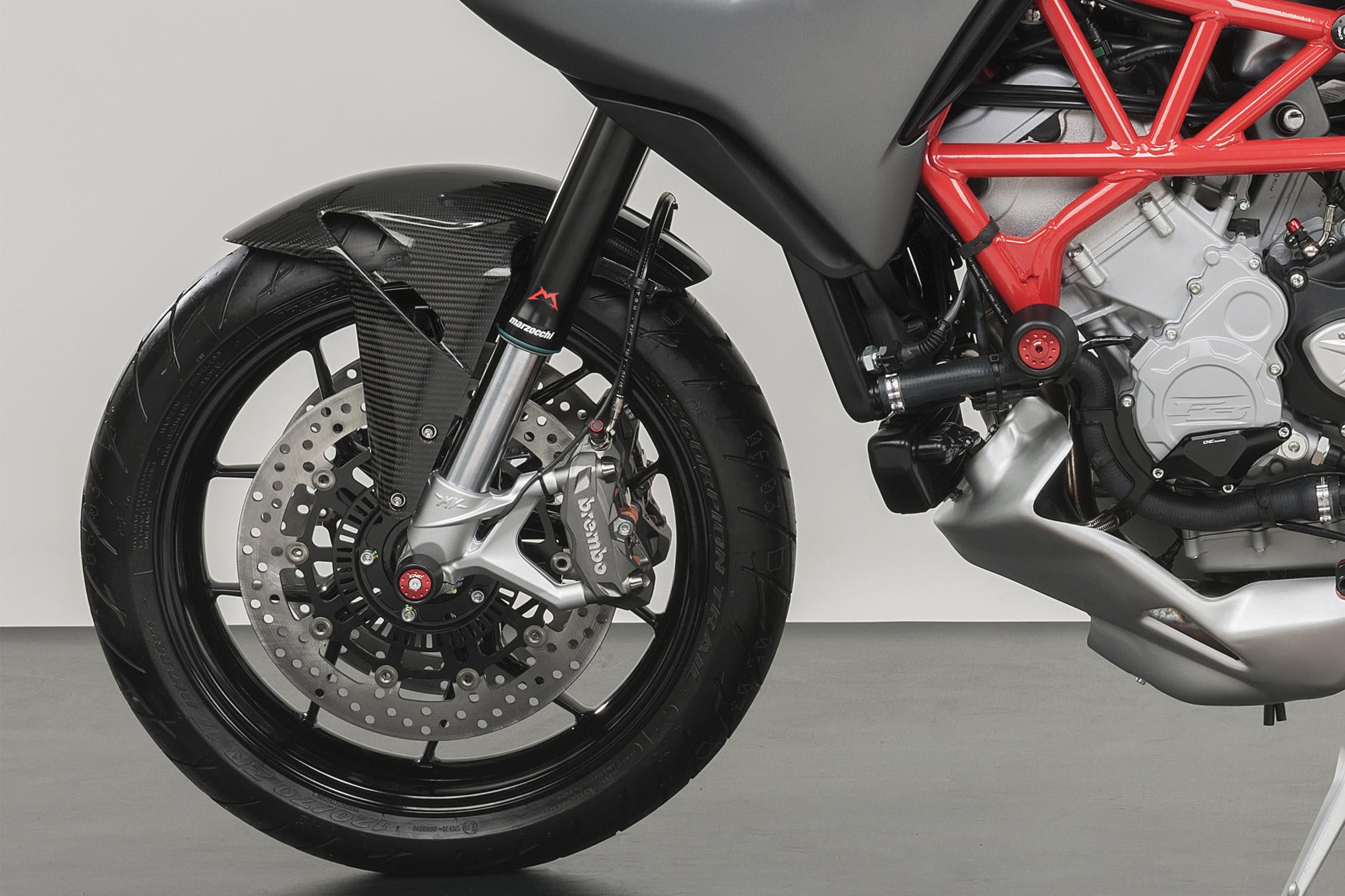 FRONT FENDER GLOSSY CARBON CNC RACING MV AGUSTA BRUTALE 675 2012 - 15