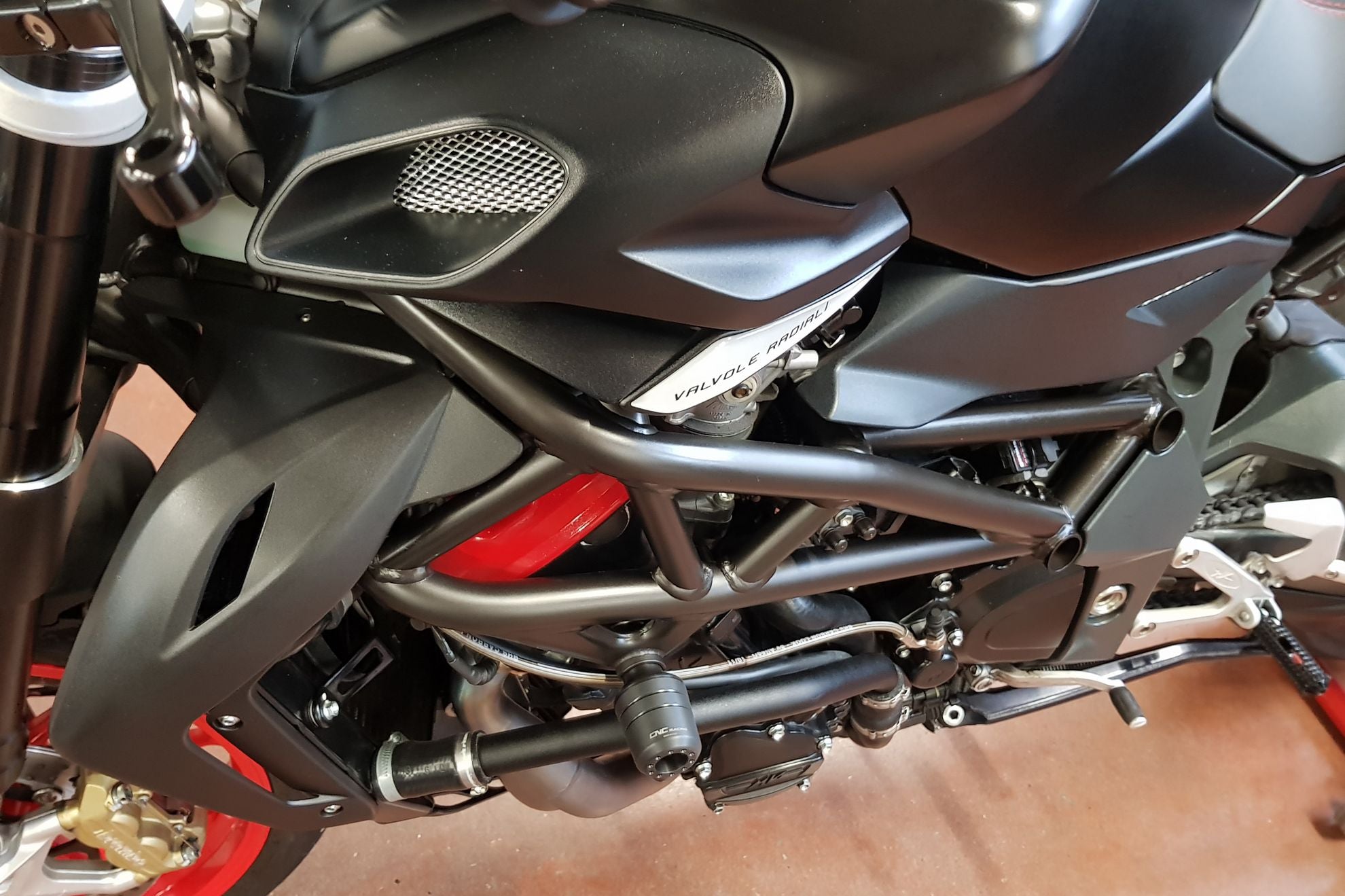 FRAME CRASH PROTECTIONS CNC RACING MV AGUSTA BRUTALE 1090 2013 - 17