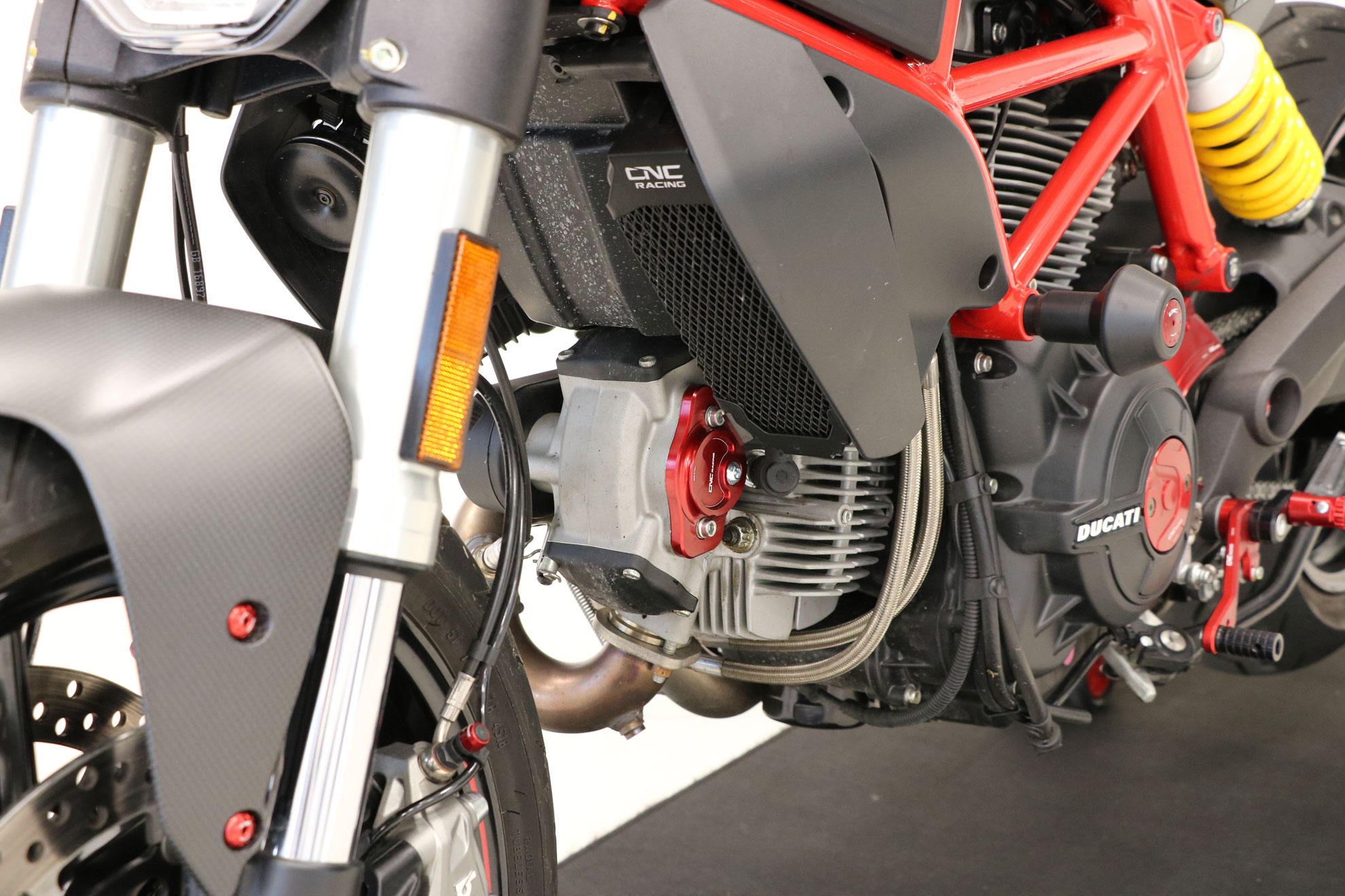RADIATOR GUARD CNC RACING DUCATI MONSTER 797 2017>