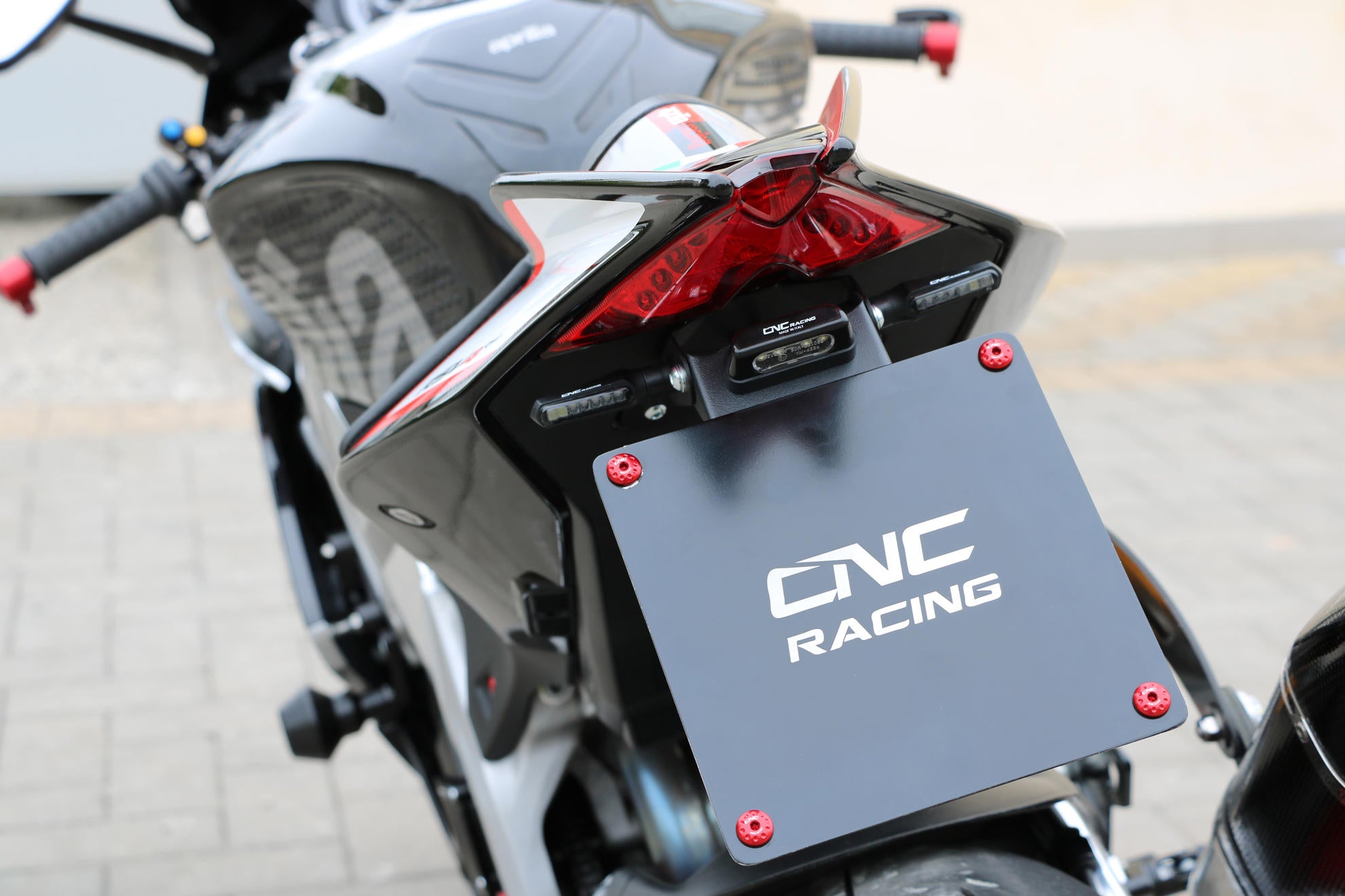 ADJUSTABLE LICENSE PLATE CNC RACING APRILIA RSV4 R 2009 - 14