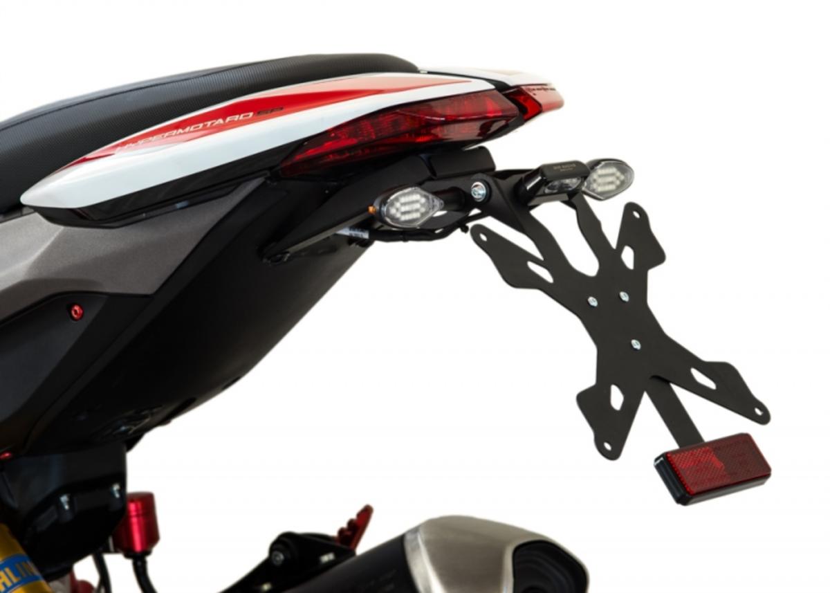 PORTA TARGA REGOLABILE CNC RACING DUCATI HYPERMOTARD 821 / SP