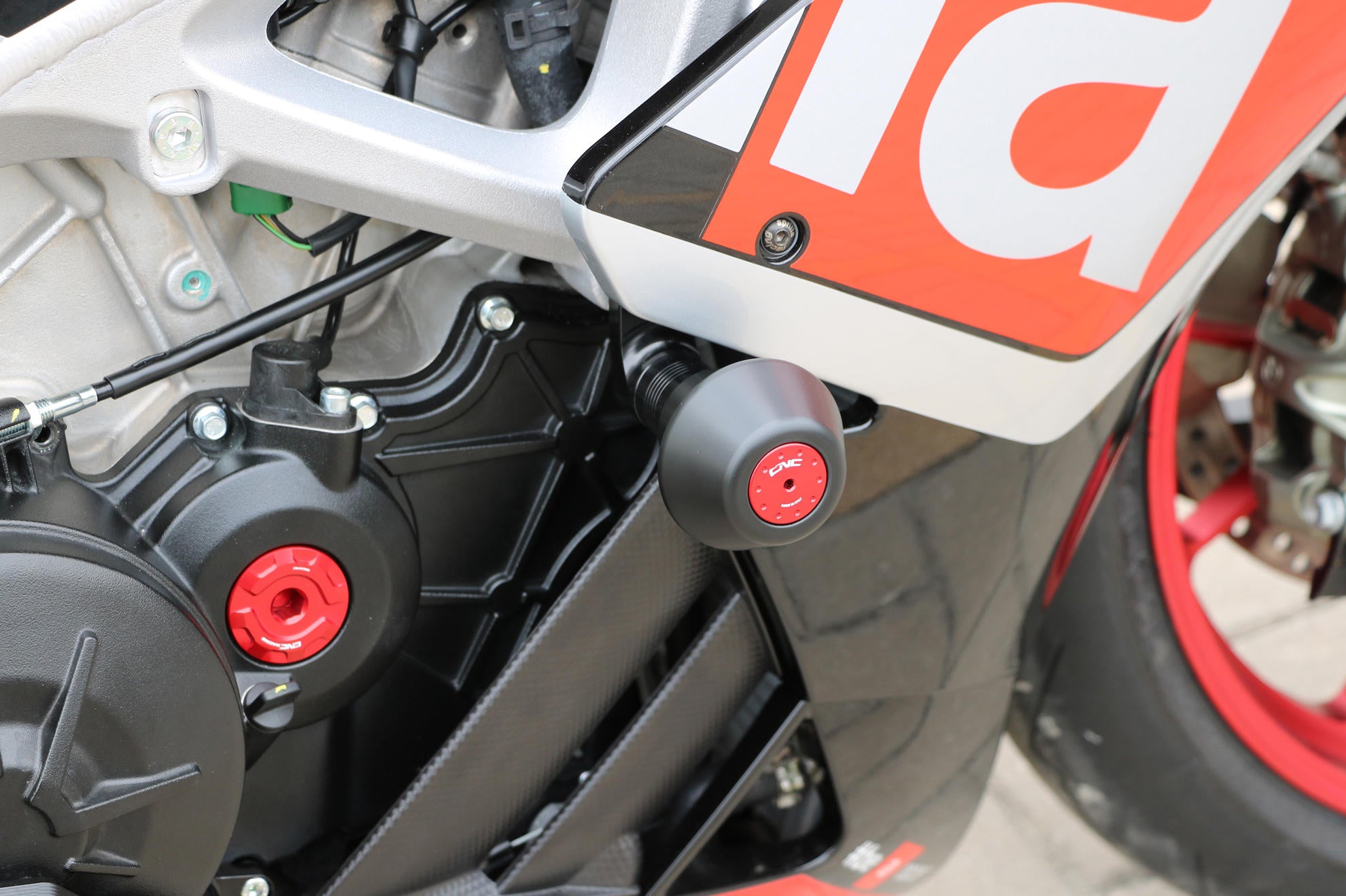 FRAME CRASH PROTECTIONS CNC RACING APRILIA RSV4 RACING FACTORY 2015 - 18