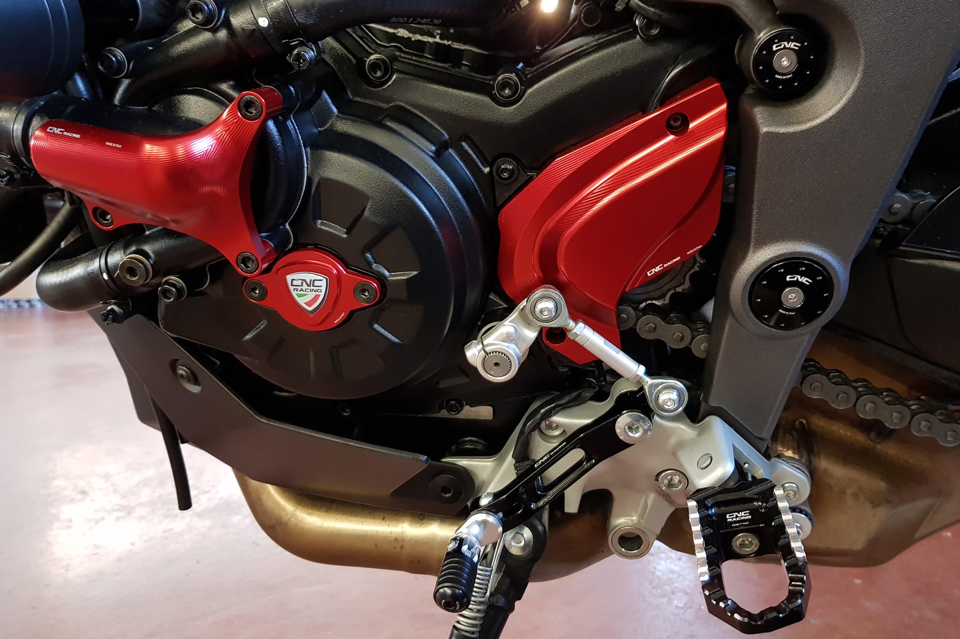 FRONT SPROCKET COVER CNC RACING DUCATI MULTISTRADA 950 2017 - 18