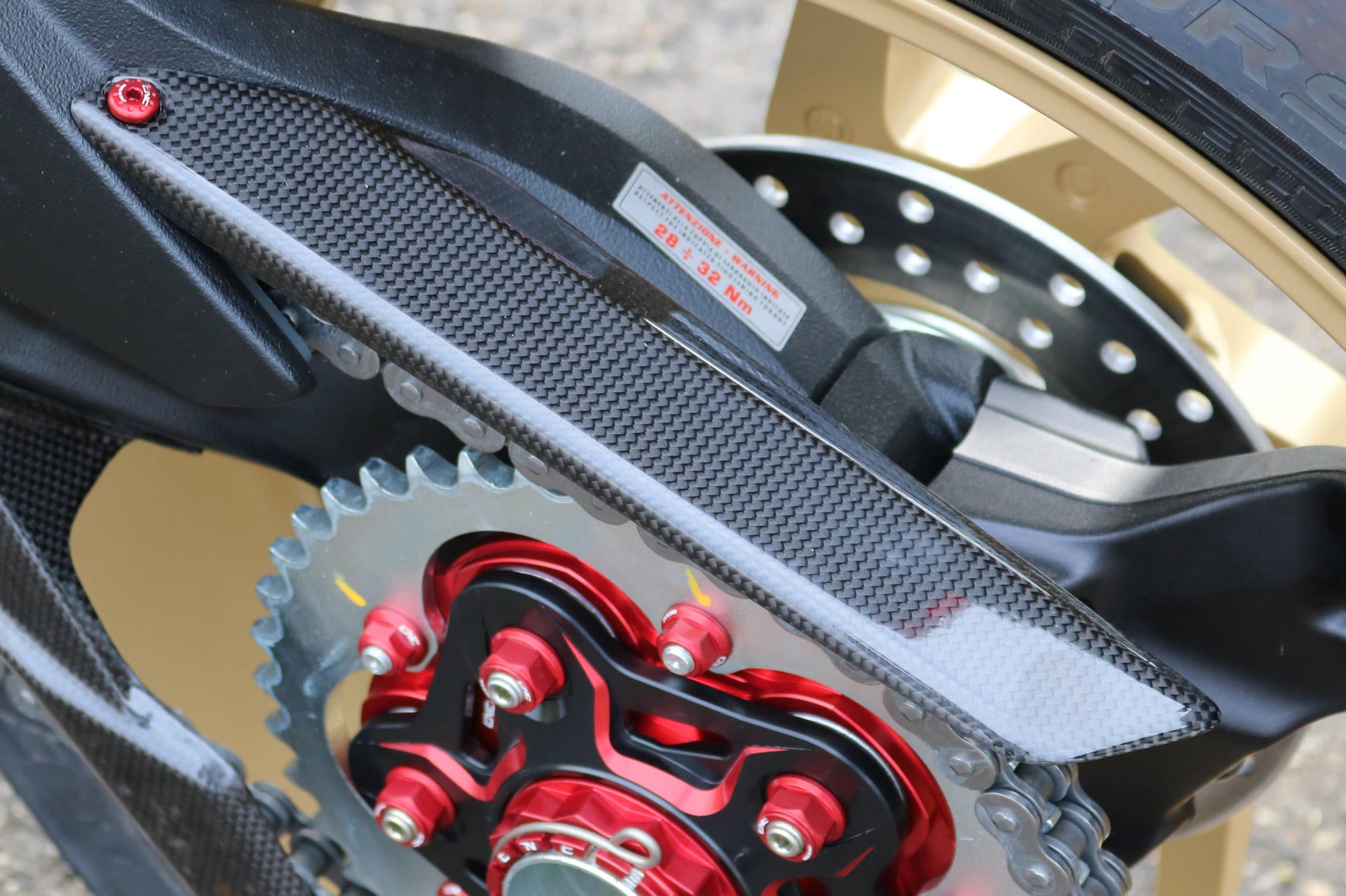 PROTECTION UPPER CHAIN CABON GLOSSY CNC RACING MV AGUSTA DRAGSTER 800 RR