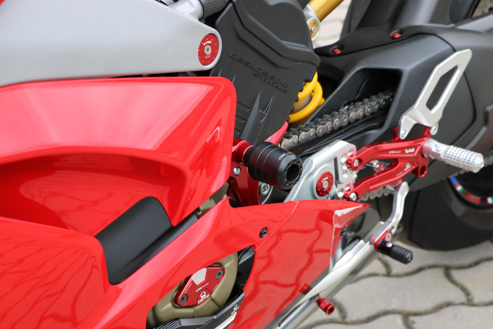 FRAME CRASH PROTECTIONS CNC RACING DUCATI PANIGALE V4 / S