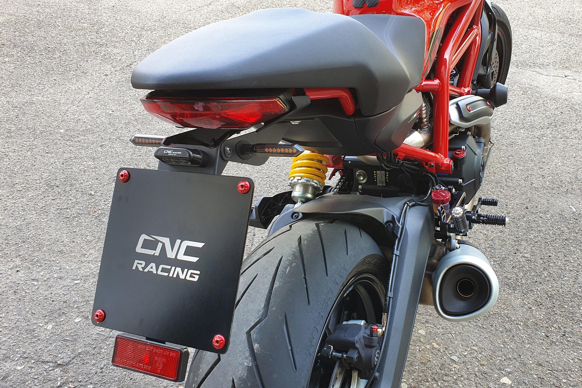 PORTA TARGA REGOLABILE CNC RACING DUCATI MONSTER 821 2017 - 20