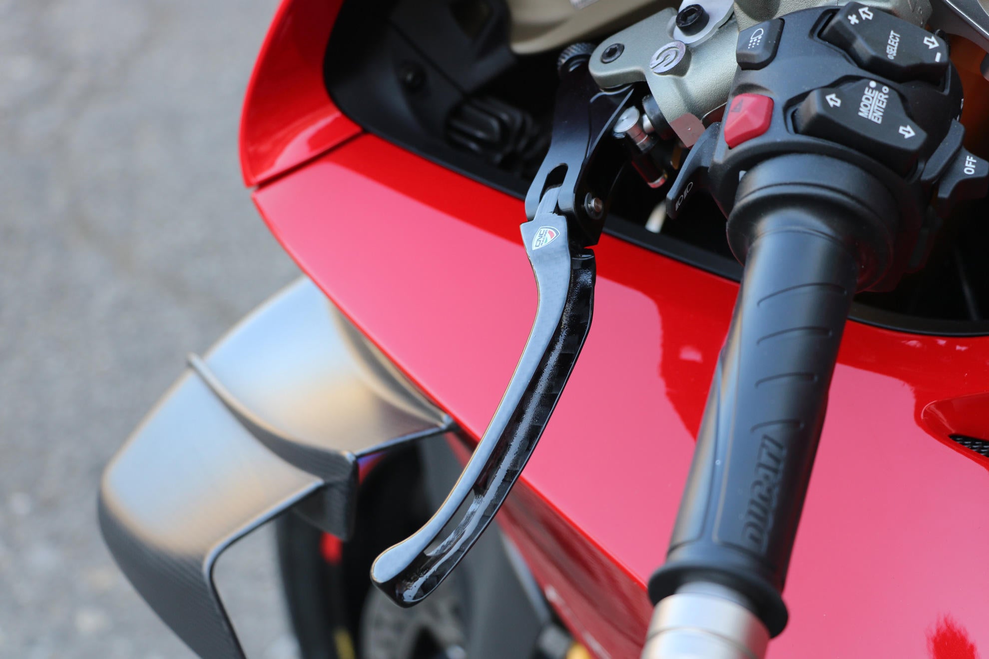 CLUTCH LEVER FOLDING CARBON CNC RACING DUCATI PANIGALE 1199 /S/R/SUPERLEGGERA