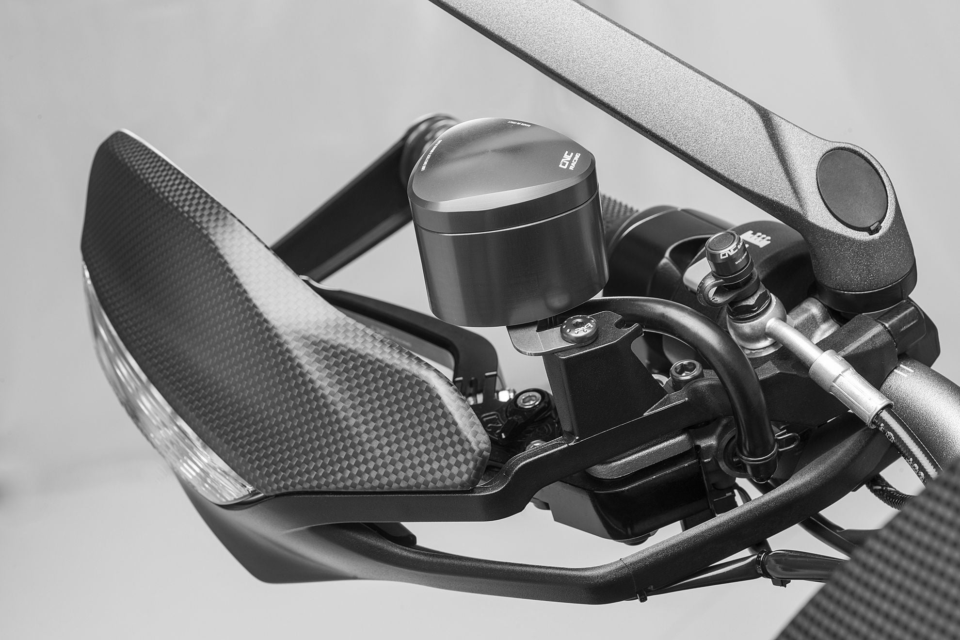 UPPER HAND-GUARD MATT CARBON CNC RACING DUCATI MULTISTRADA 1200 ENDURO