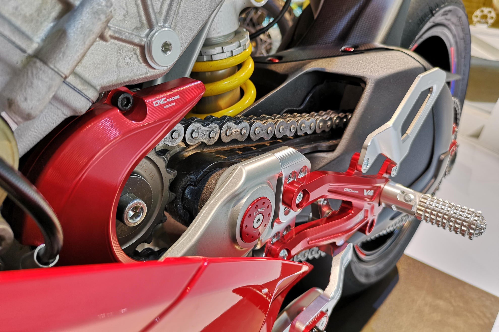 FRONT SPROCKET COVER CNC RACING DUCATI STREETFIGHTER V4 / S