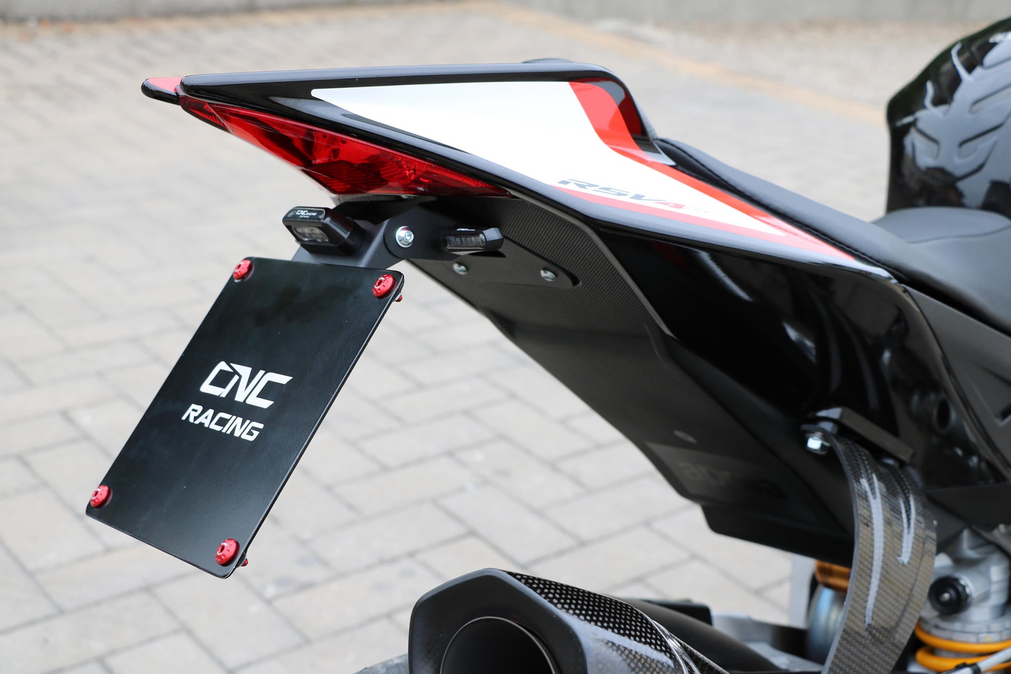 ADJUSTABLE LICENSE PLATE CNC RACING APRILIA TUONO V4 1100 FACTORY 2015 - 19