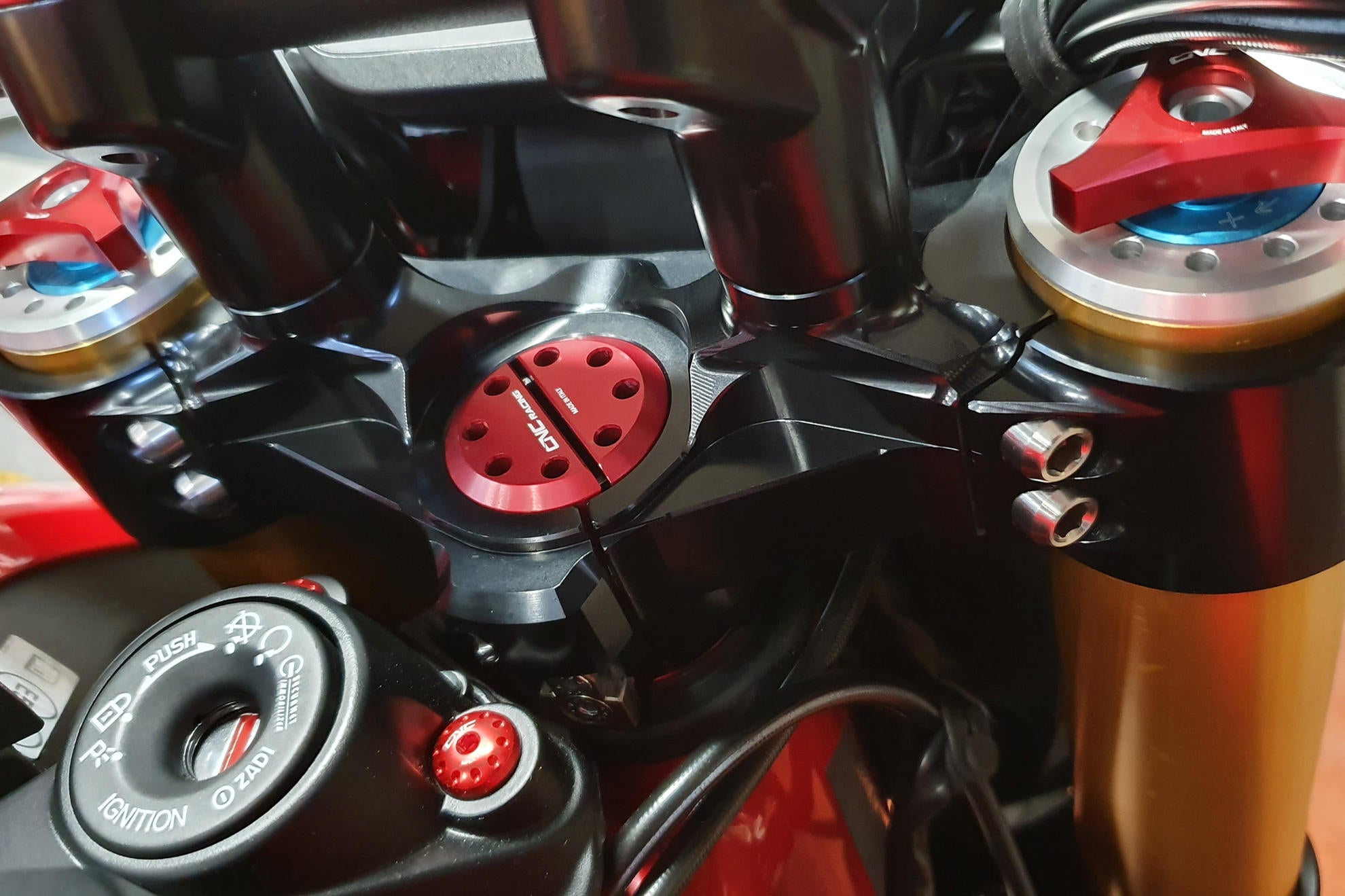 PIASTRA DI STERZO COMPLETE CNC RACING DUCATI HYPERMOTARD 821 SP /939 SP/950 SP