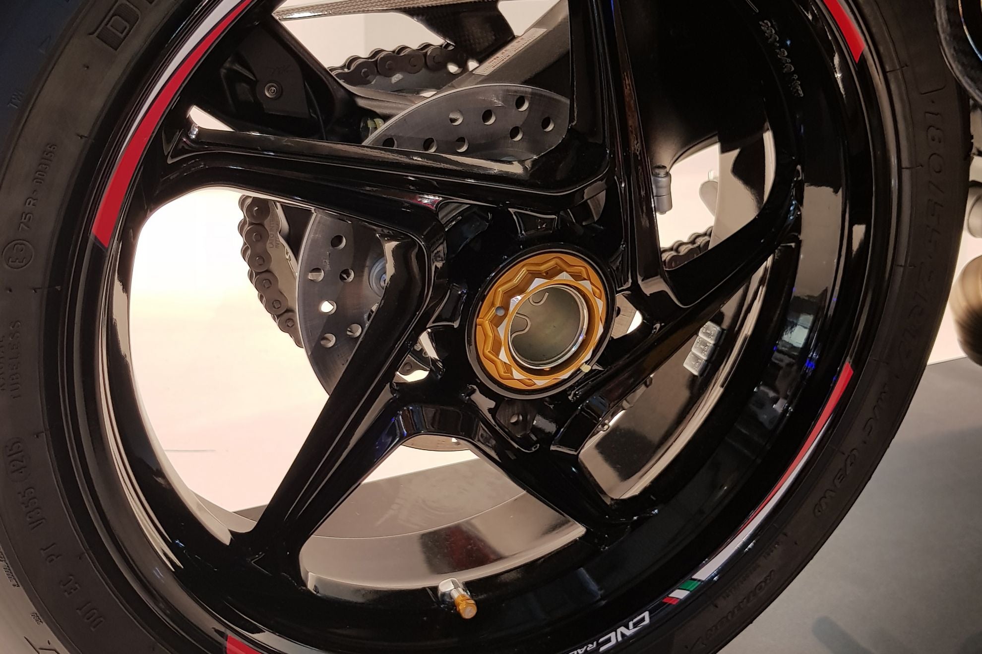 DADO RUOTA POSTERIORE DX BICOLOR CNC RACING MV AGUSTA F4 1000 RC