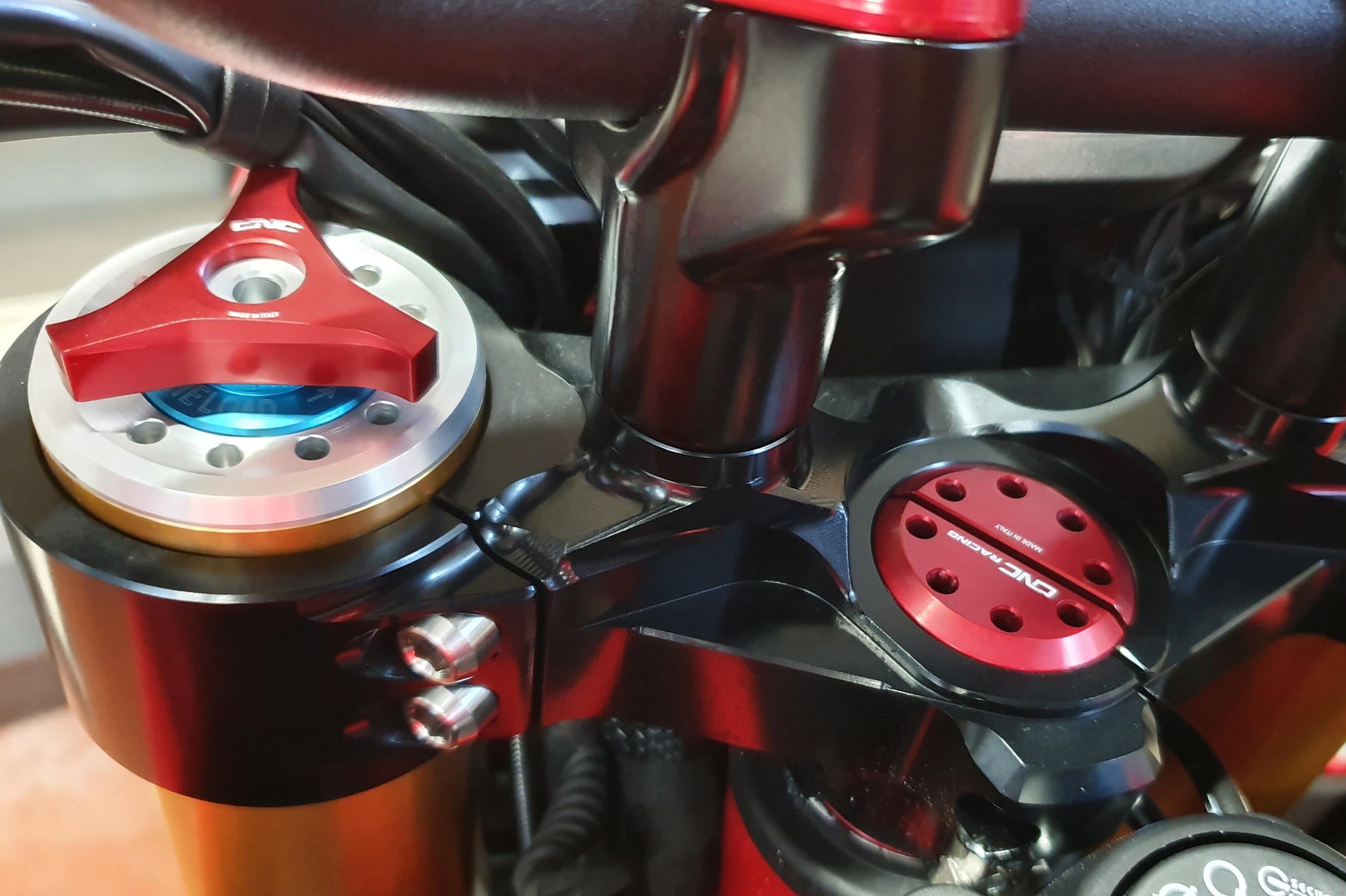 PIASTRA DI STERZO COMPLETE CNC RACING DUCATI HYPERMOTARD 821 SP /939 SP/950 SP