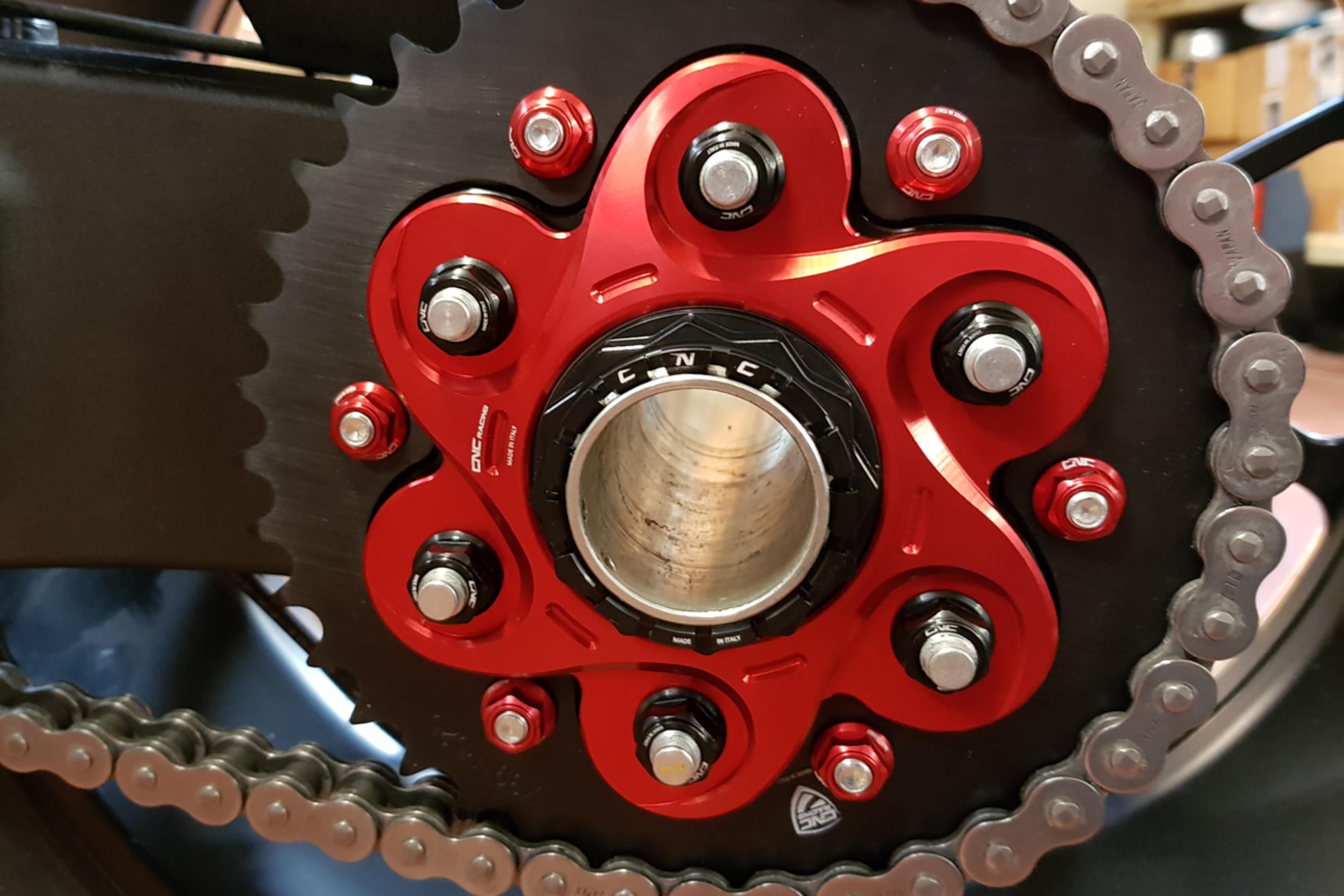 Rear sprocket flange CNC RACING DUCATI 1199 PANIGALE / S / R