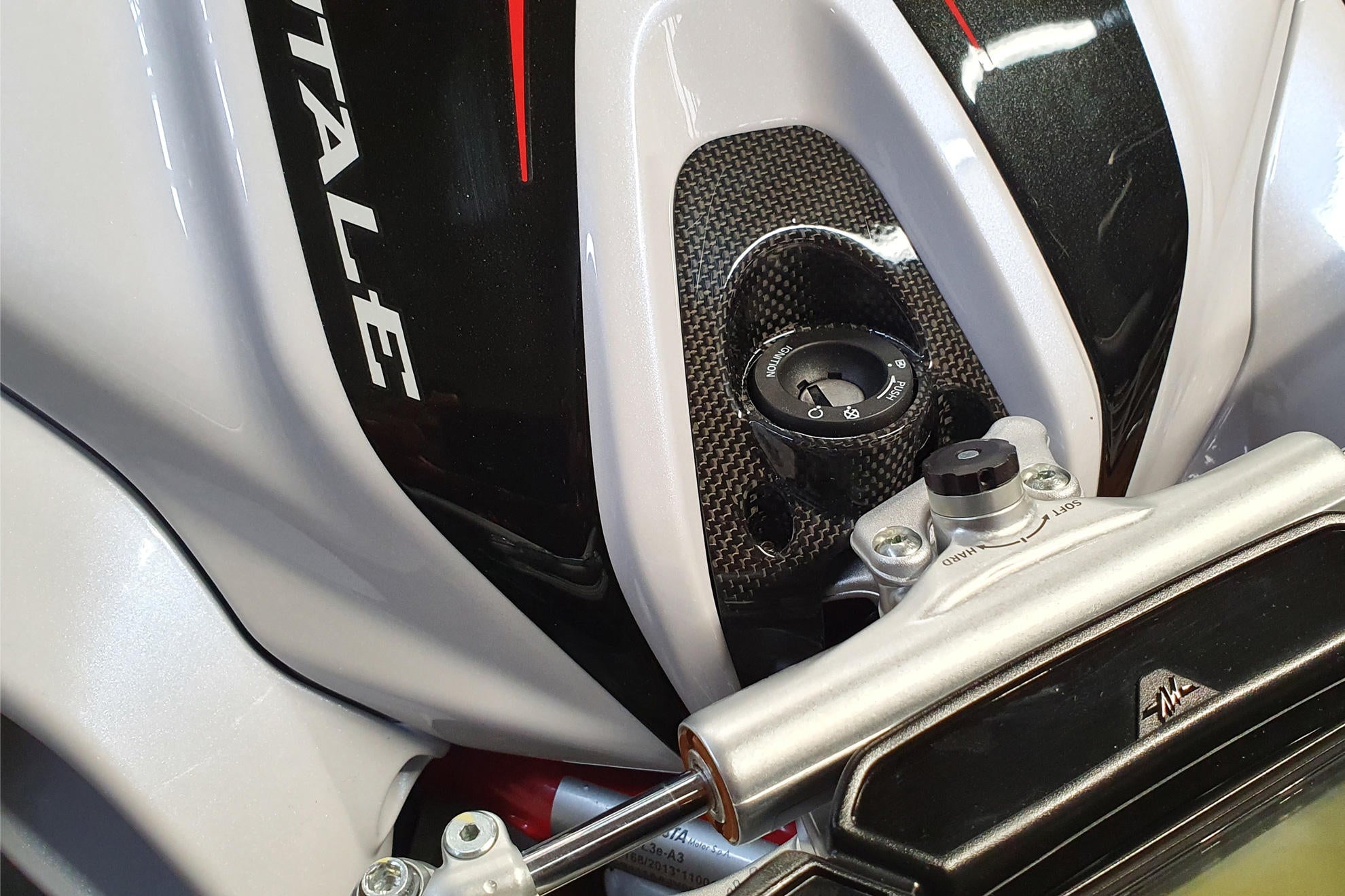 IGNITION SWITCH COVER CARBON CNC RACING MV AGUSTA BRUTALE 800 RED 2020