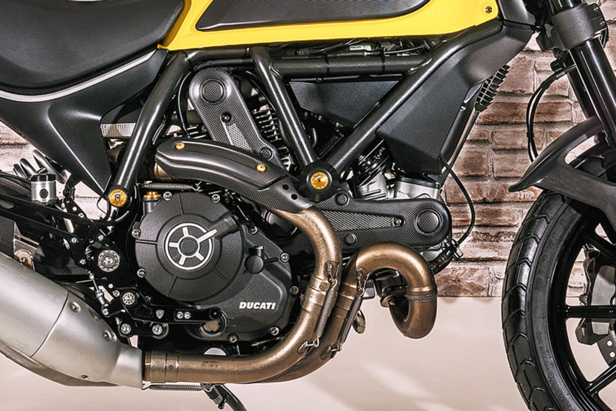 BELT COVER MATT CARBON CNC RACING DUCATI SCRAMBLER 800 ICON