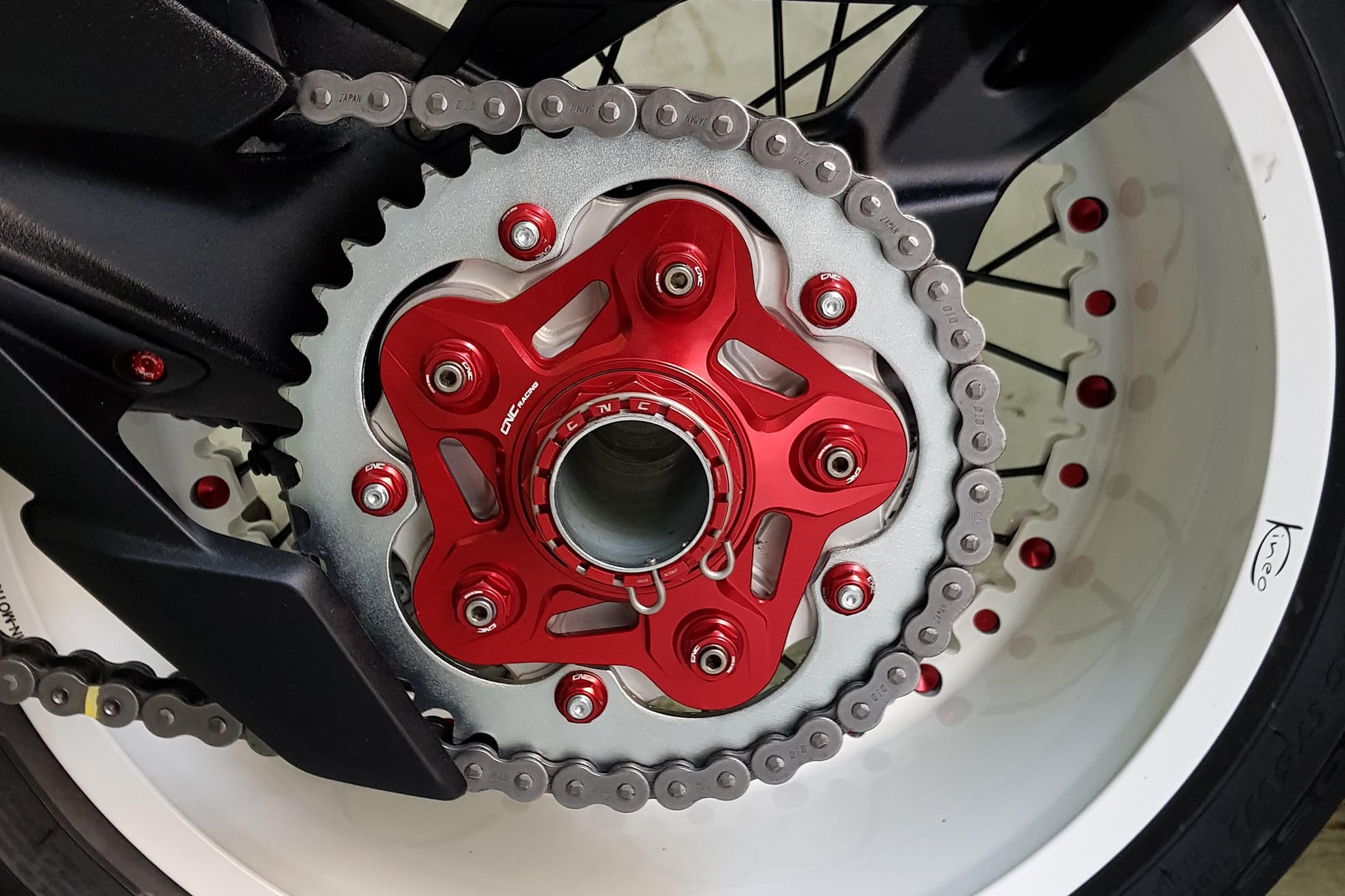 REAR SPROCKET FLANGE 5 HOLES CNC RACING MV AGUSTA BRUTALE 800 RR 2017 - 20