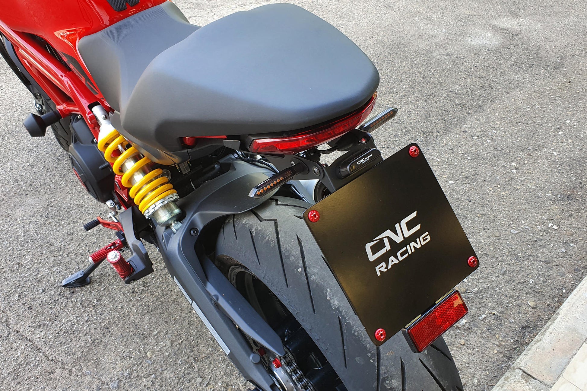 PORTA TARGA REGOLABILE CNC RACING DUCATI MONSTER 821 2017 - 20