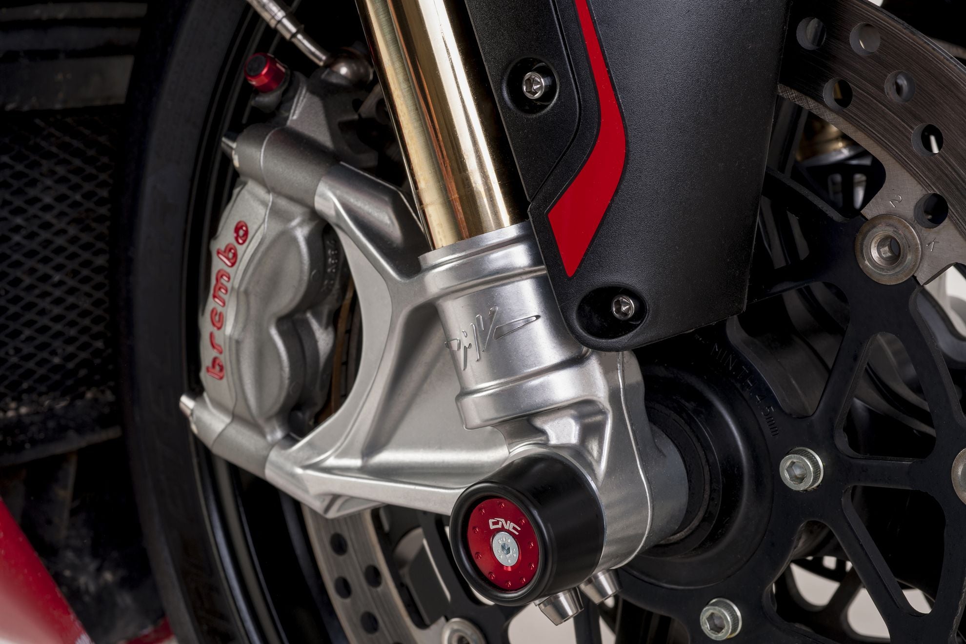 PROTECTION FRONT WHEEL CNC RACING MV AGUSTA BRUTALE 1090 RR