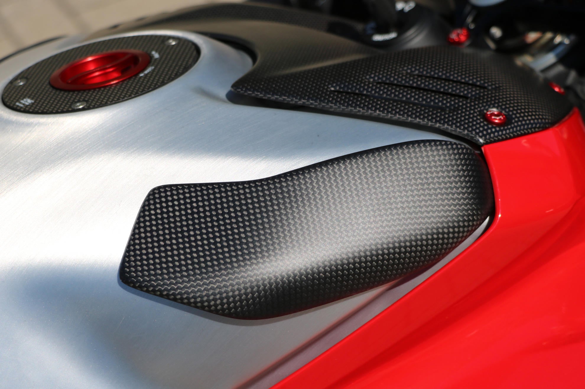 FUEL TANK SLIDER CARBON/KEVLAR CNC RACING DUCATI PANIGALE V4 / S / R