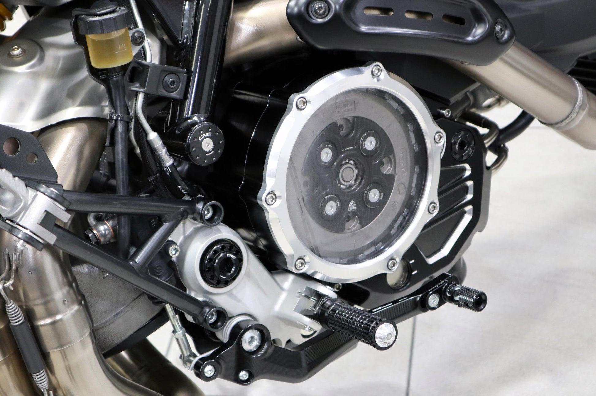 CARTER TRASPARENTE BICOLOR PER FRIZIONE AD OLIO ARGENTO/NERO CNC RACING DUCATI MULTISTRADA 950 / S