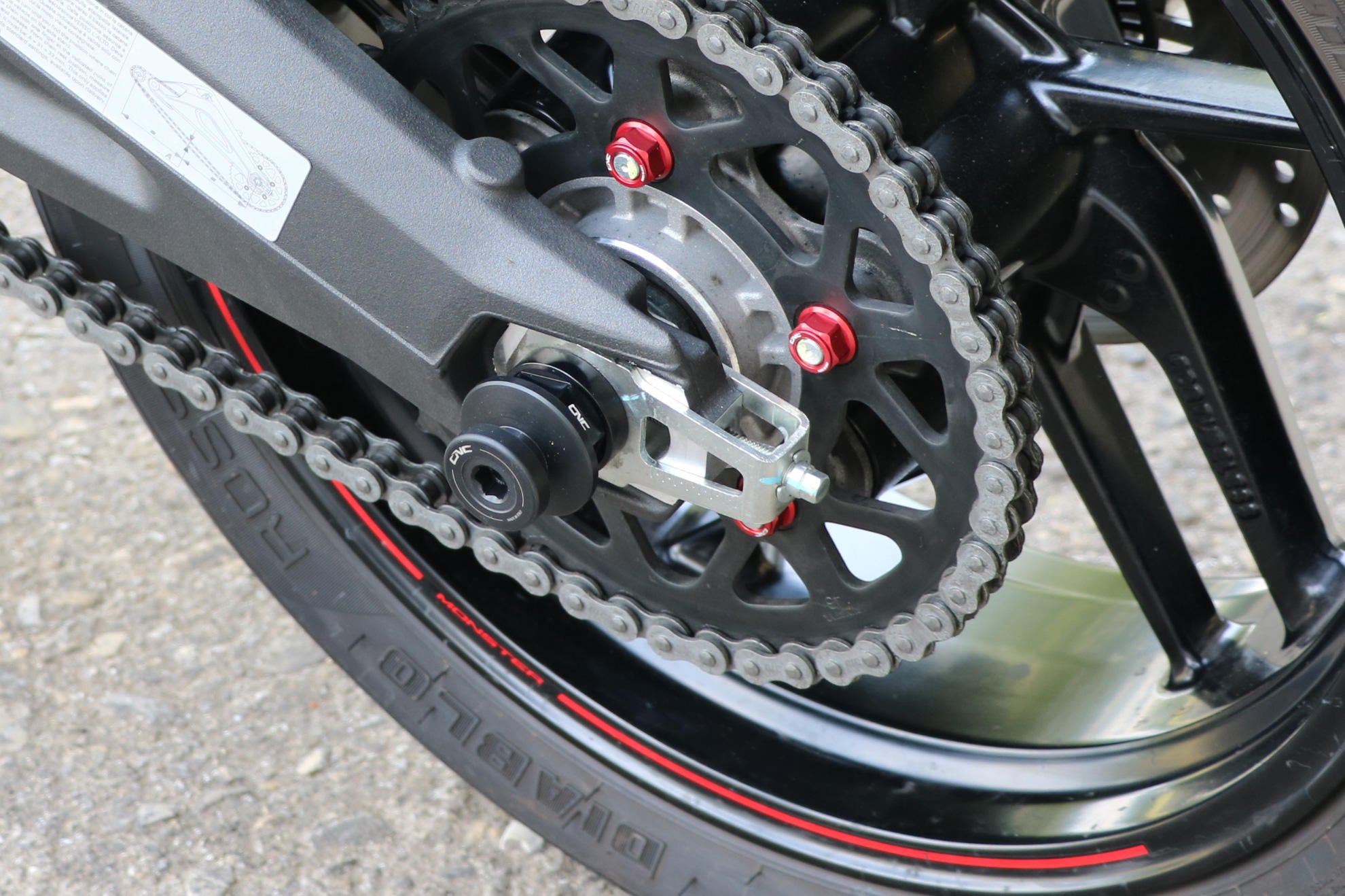 DADI FLANGIA PORTACORONA M10X1.25 CNC RACING DUCATI 848