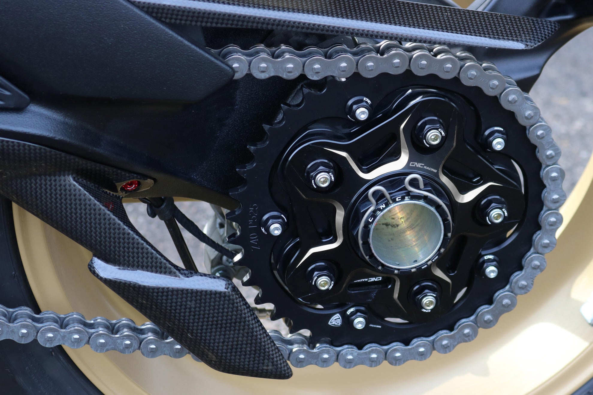 FLANGIA PORTACORONA 5 FORI NERO CNC RACING MV AGUSTA SUPERVELOCE 800 2020