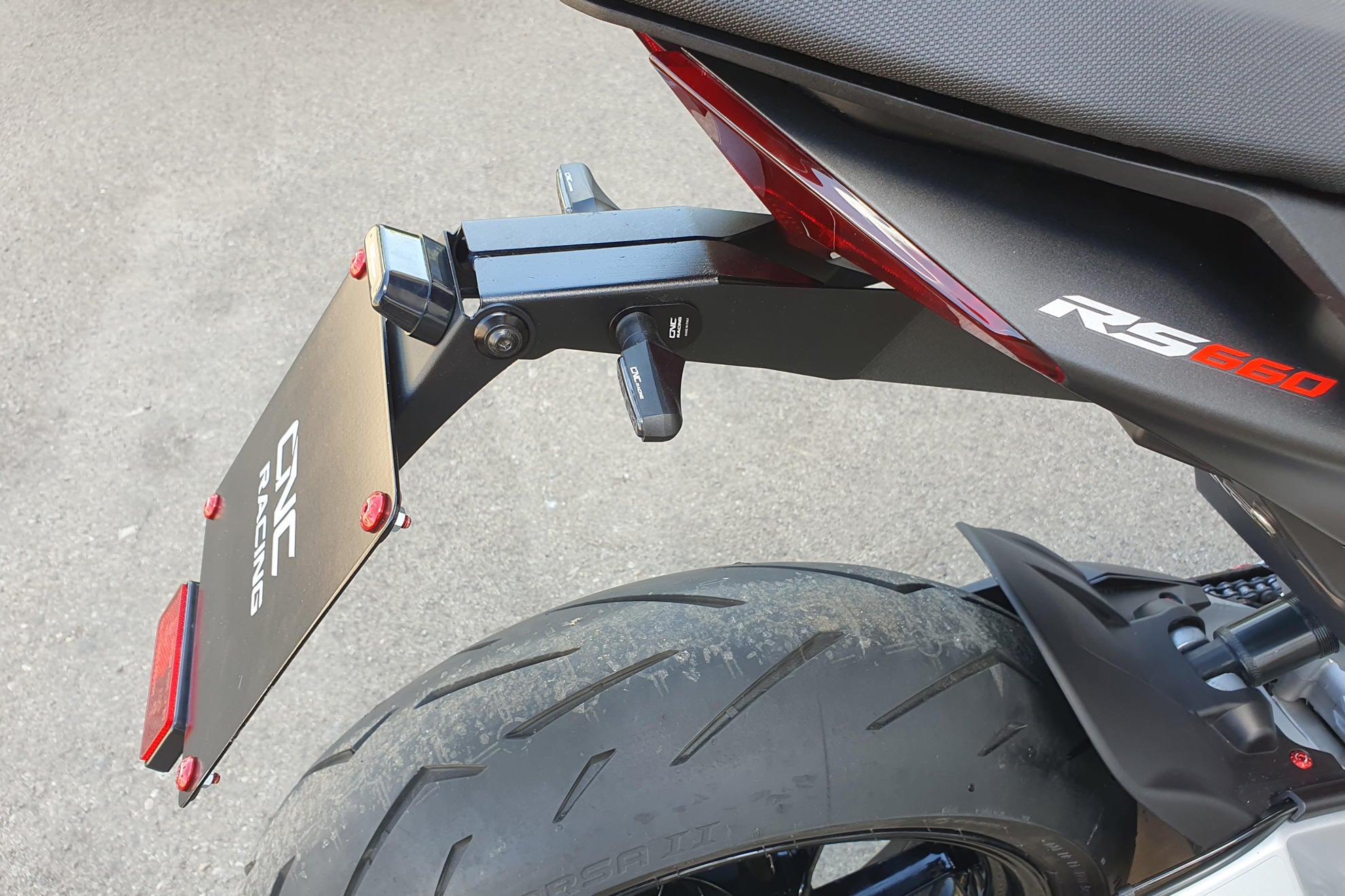 PORTA TARGA REGOLABILE CNC RACING APRILIA TUONO V4 1100 / FACTORY 2021 - 22