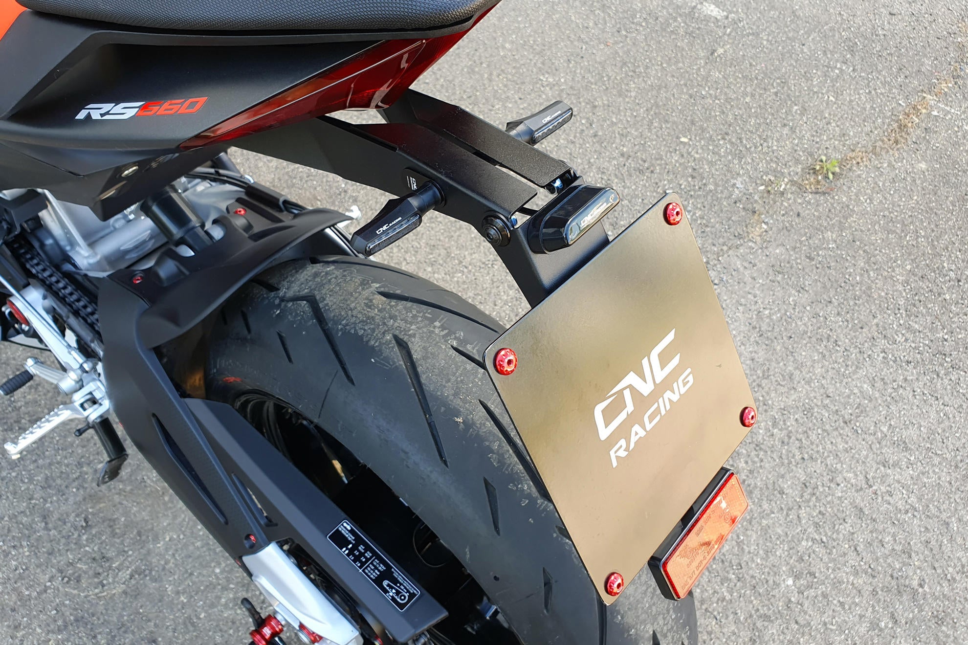 PORTA TARGA REGOLABILE CNC RACING APRILIA TUONO V4 1100 / FACTORY 2021 - 22